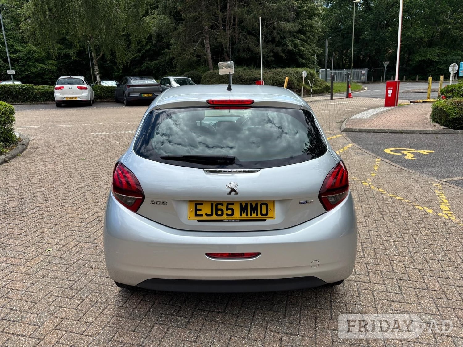 [ berth ]Peugeot 208