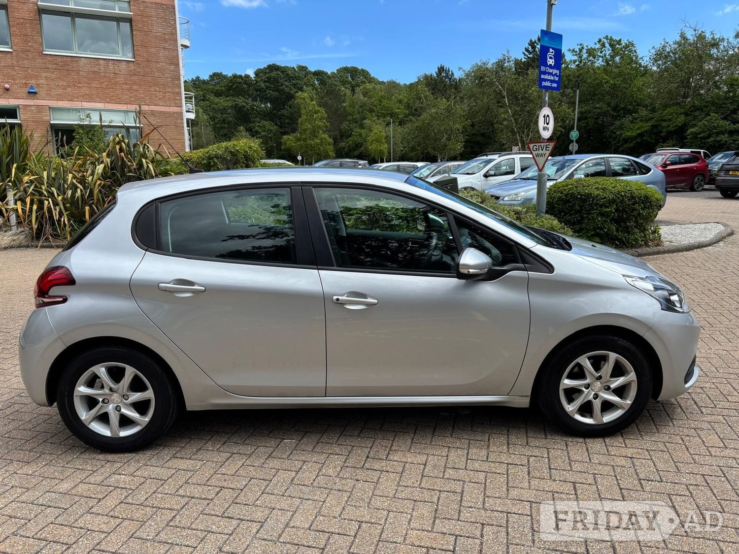 Peugeot 208 2016 - Cars in Fareham