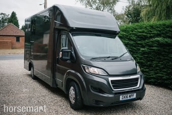 Viking 2 Day Living Peugeot Horsebox