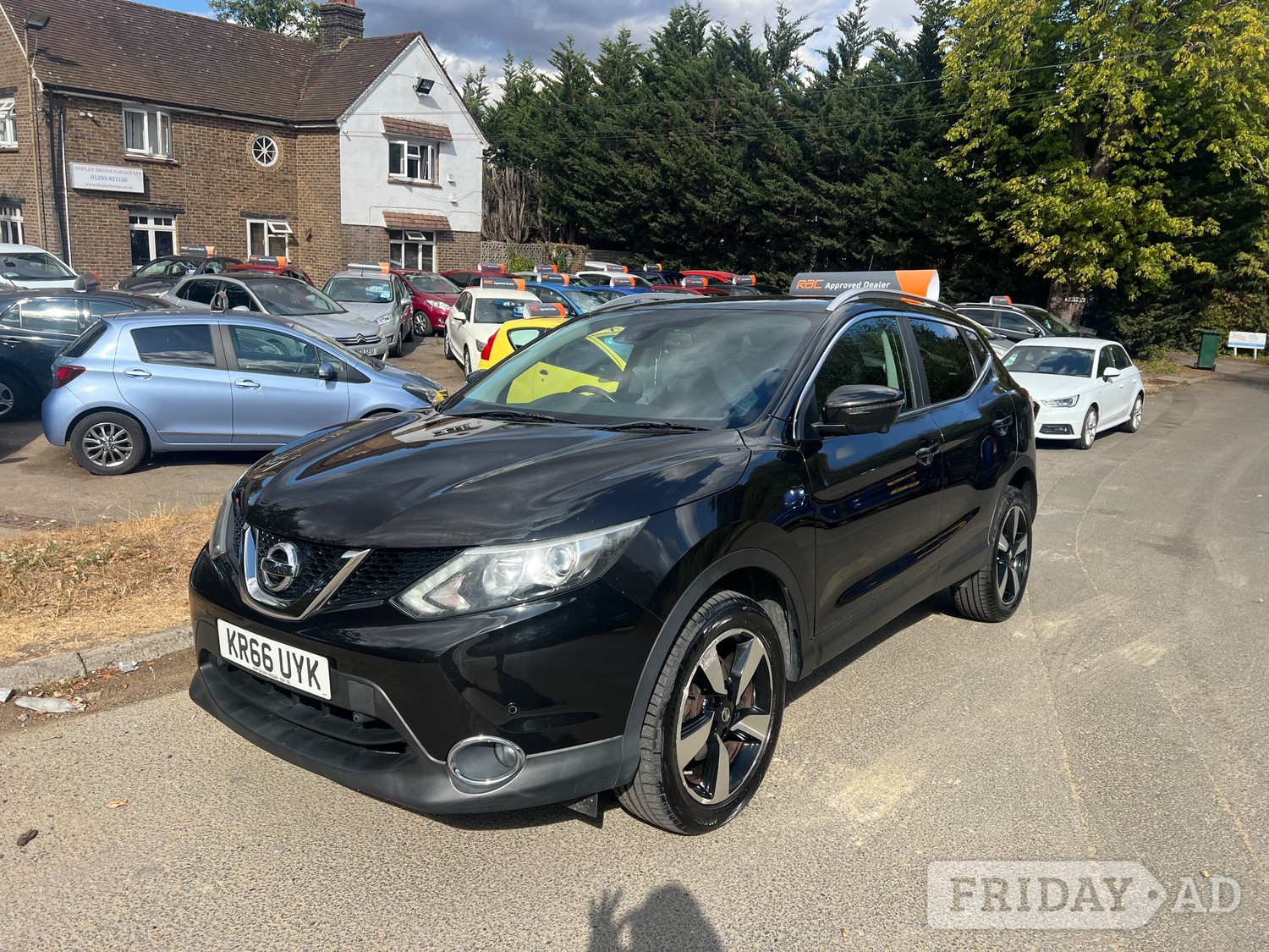 Nissan Qashqai 2016 - Cars in Horley