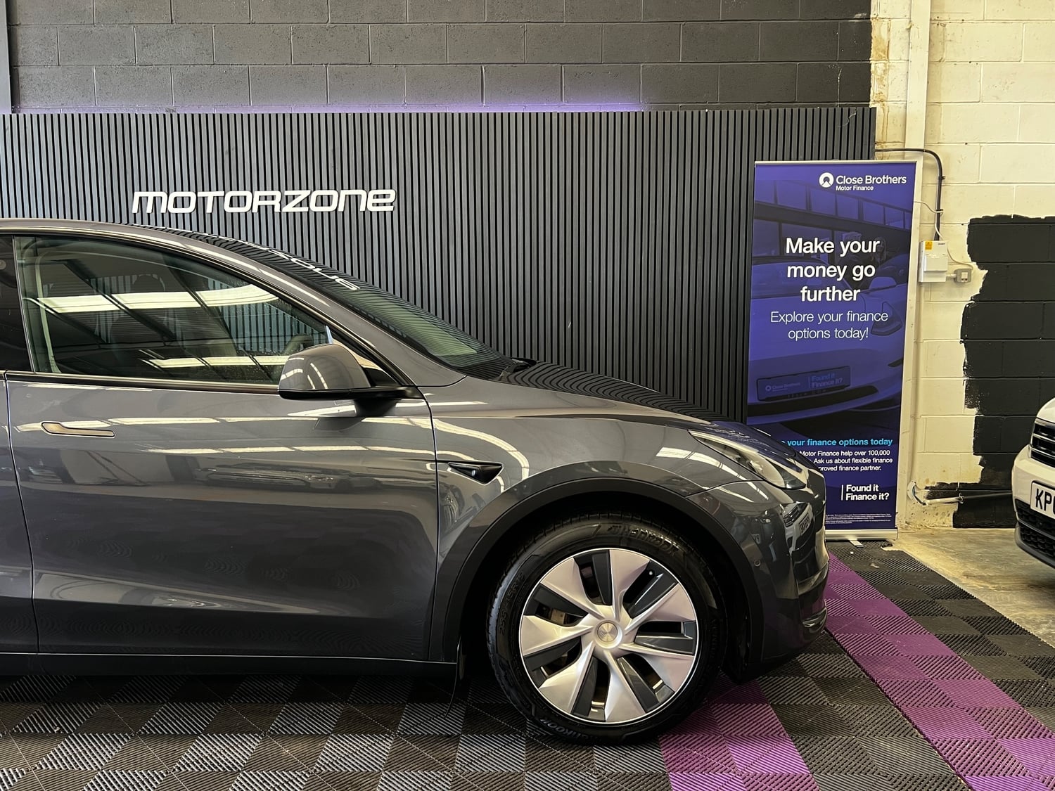 Tesla Model Y 2022 - Cars