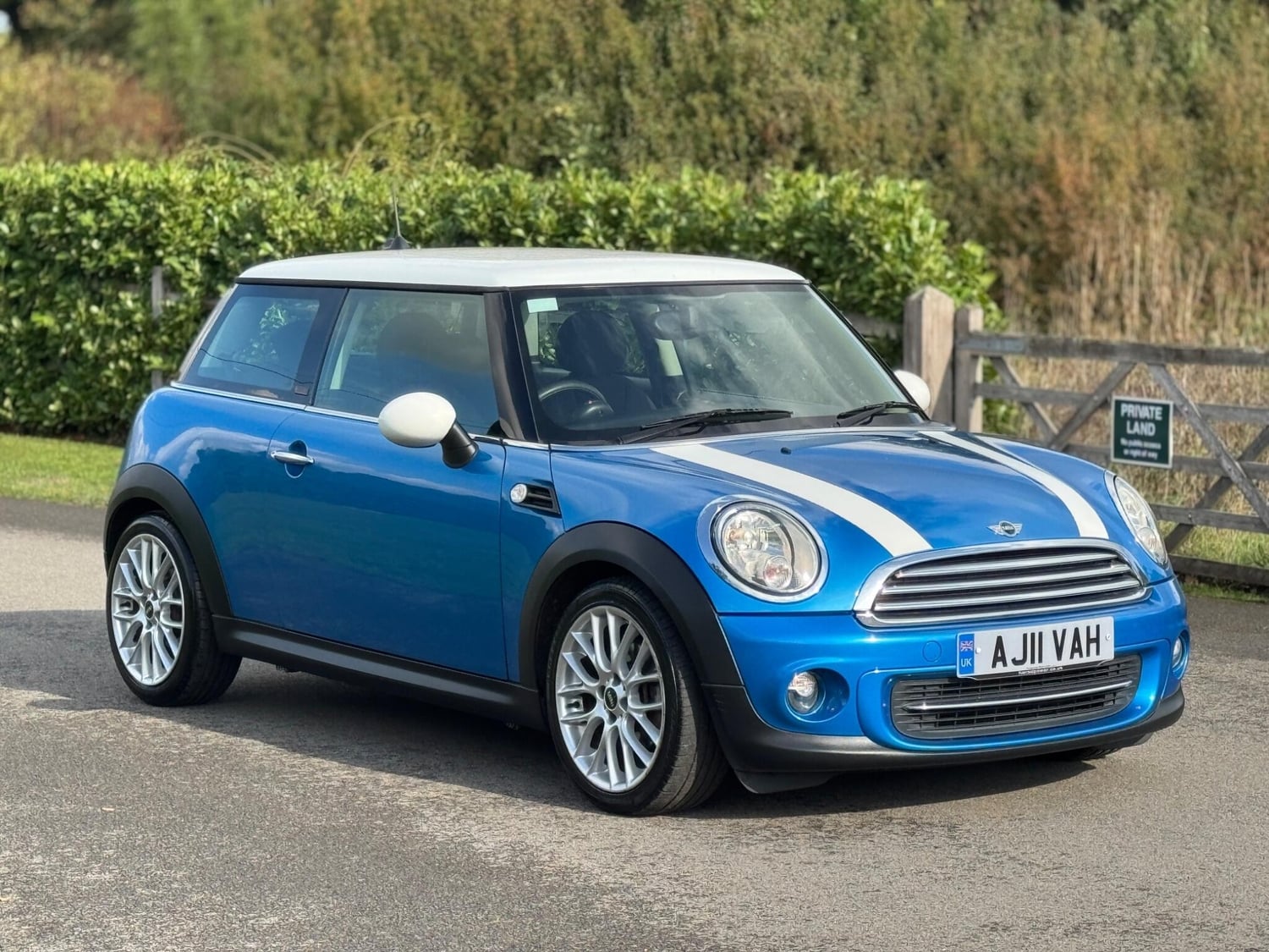 Mini Hatch 2011 - Cars in Copthorne