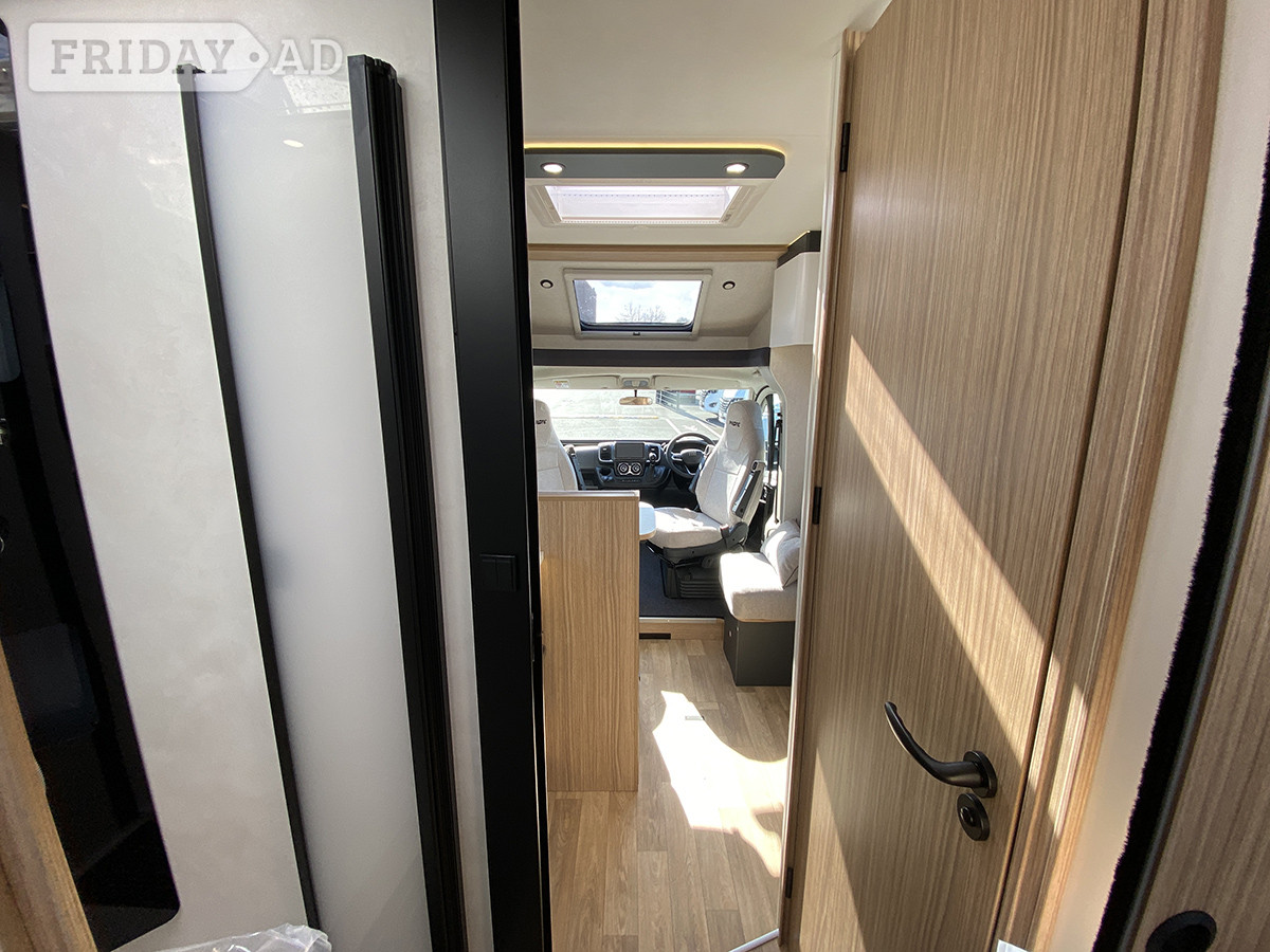 [2 berth ]Pilote Pacific P690GJ Expression