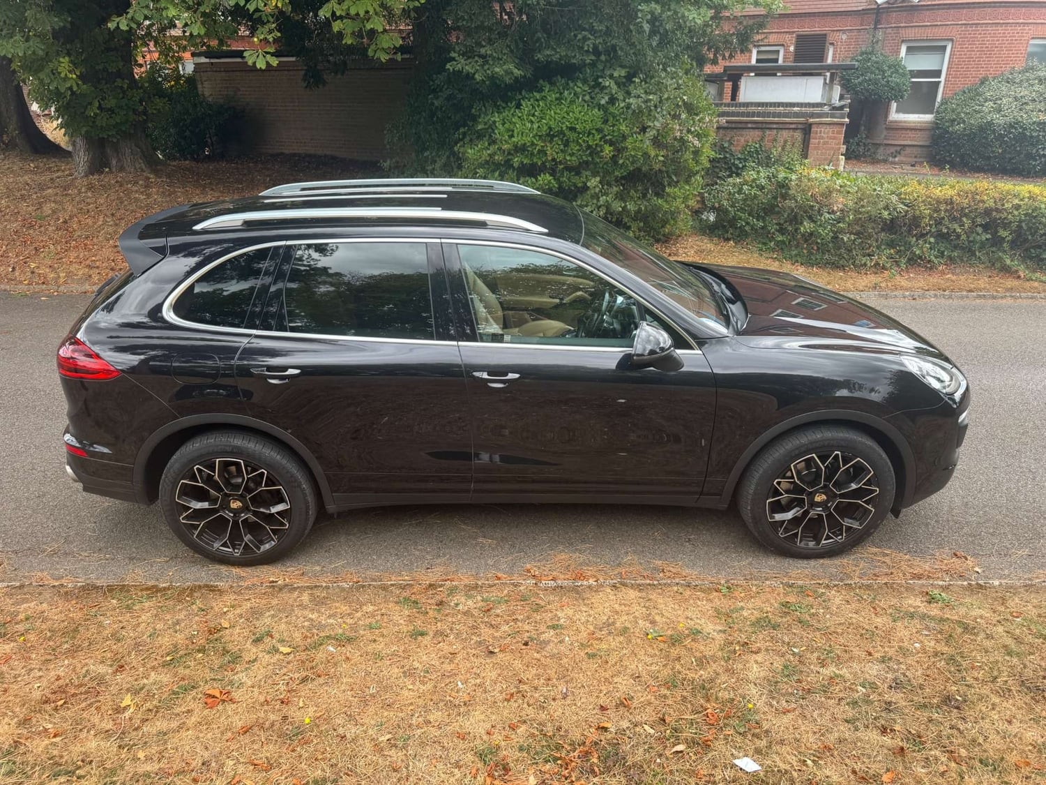 Porsche Cayenne 2015 - Cars in Leatherhead