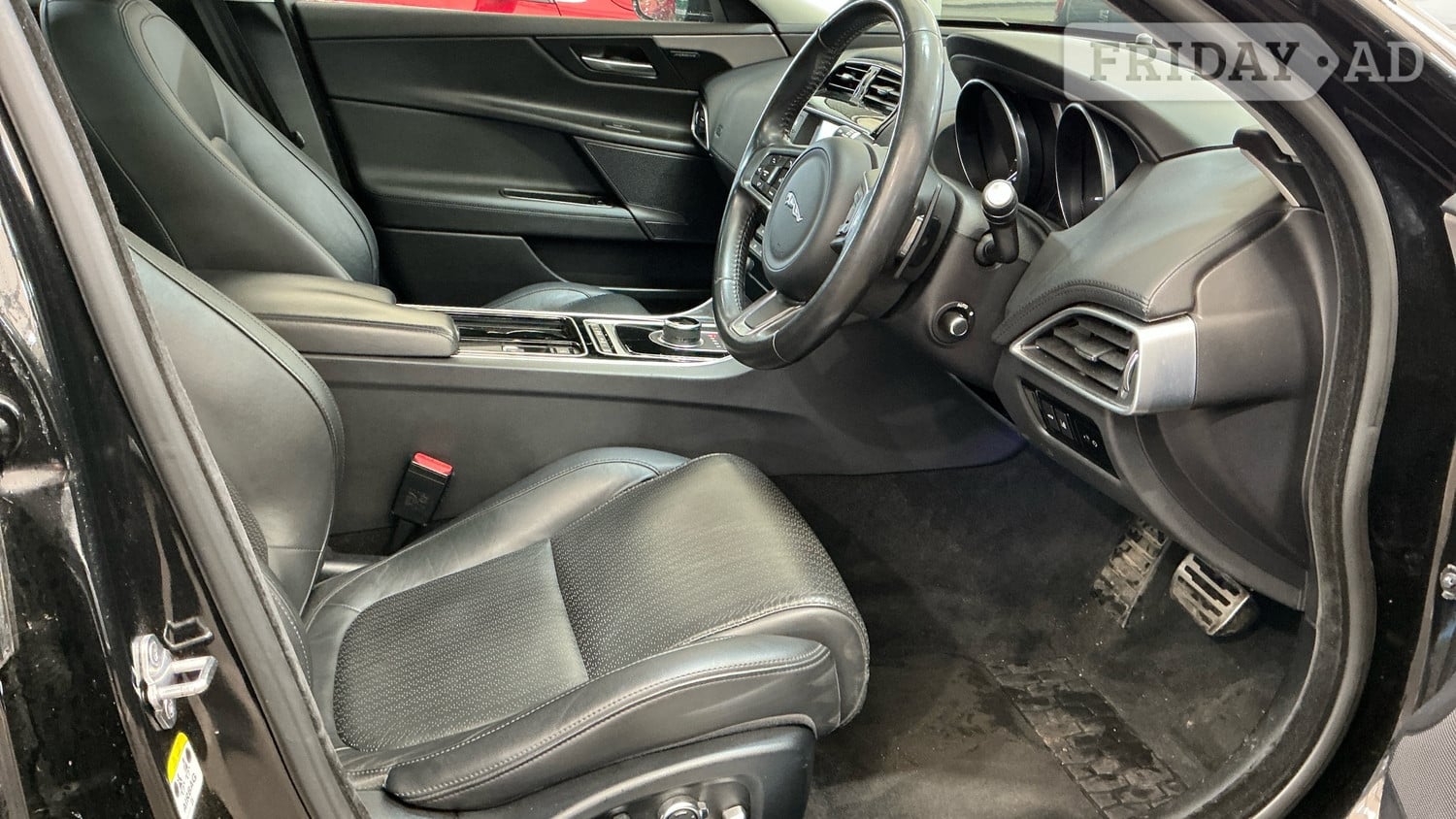 [ berth ]Jaguar XE