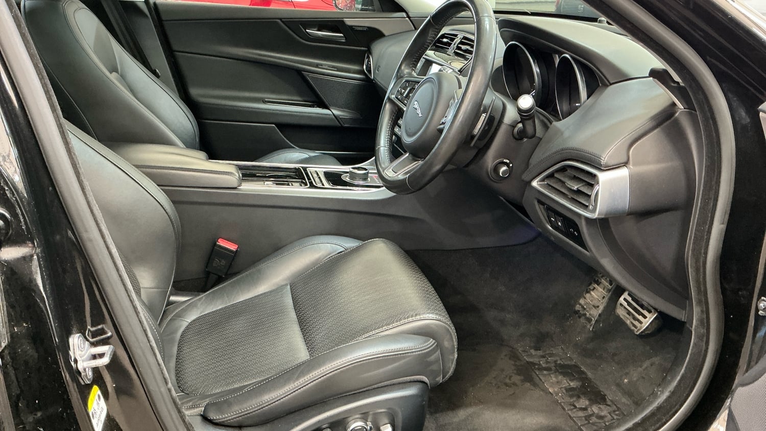 [ berth ]Jaguar XE