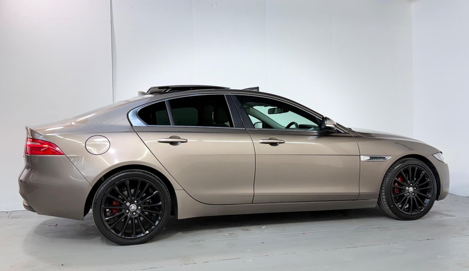 [ berth ]Jaguar XE