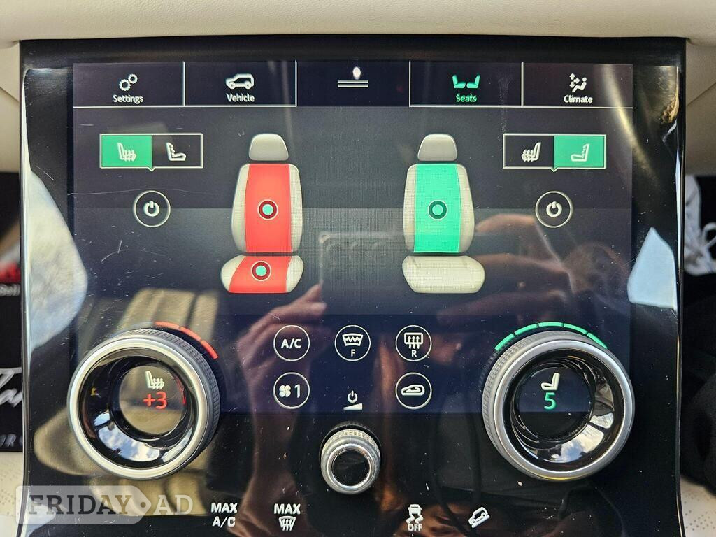 [ berth ]Land Rover Range Rover Velar