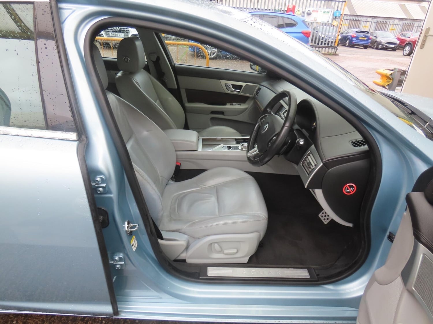 Jaguar XF 2012 - Cars