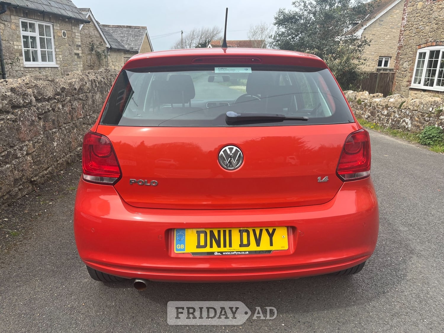 Volkswagen Polo 2011 - Cars