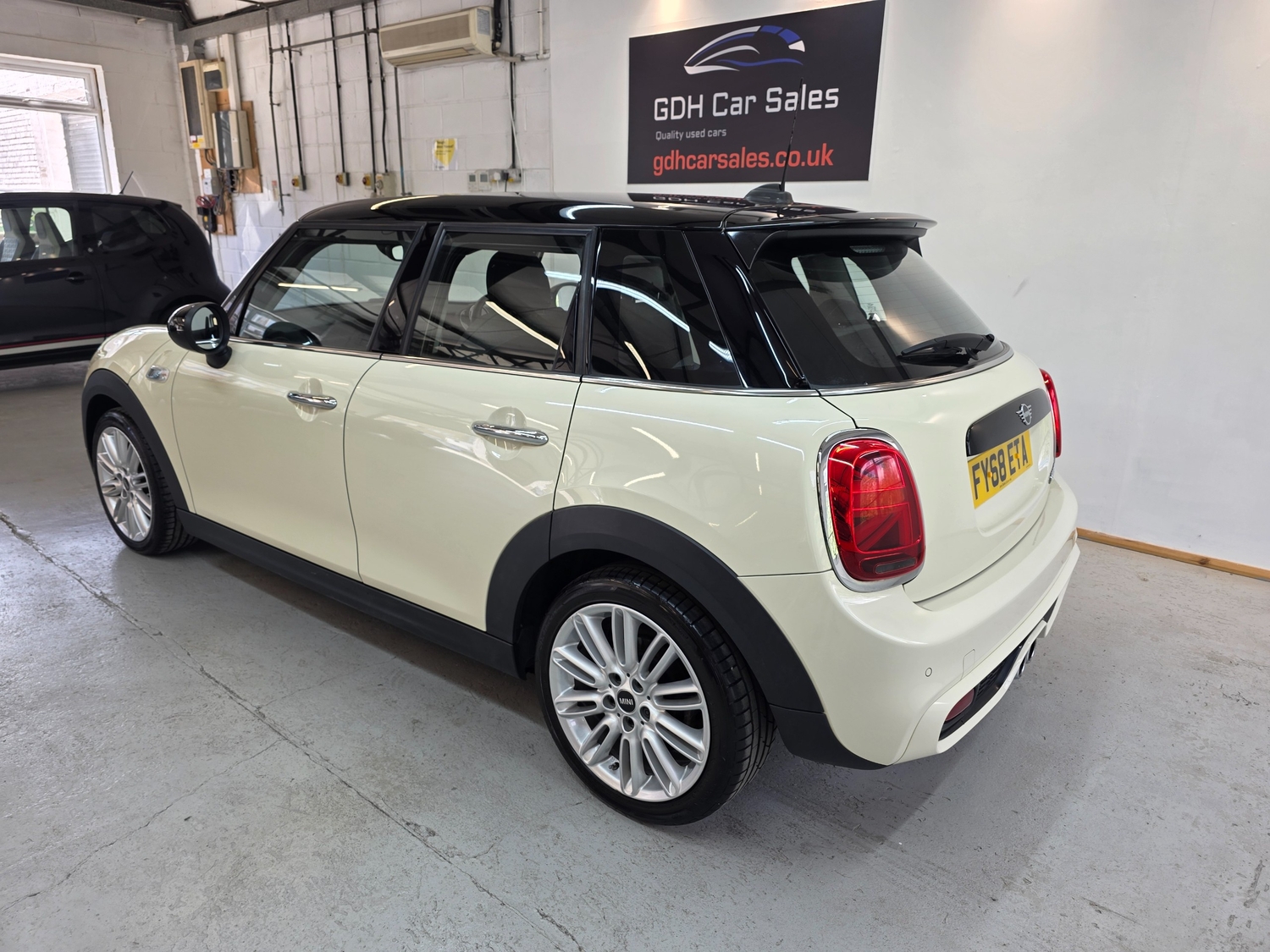 [ berth ]Mini Hatch