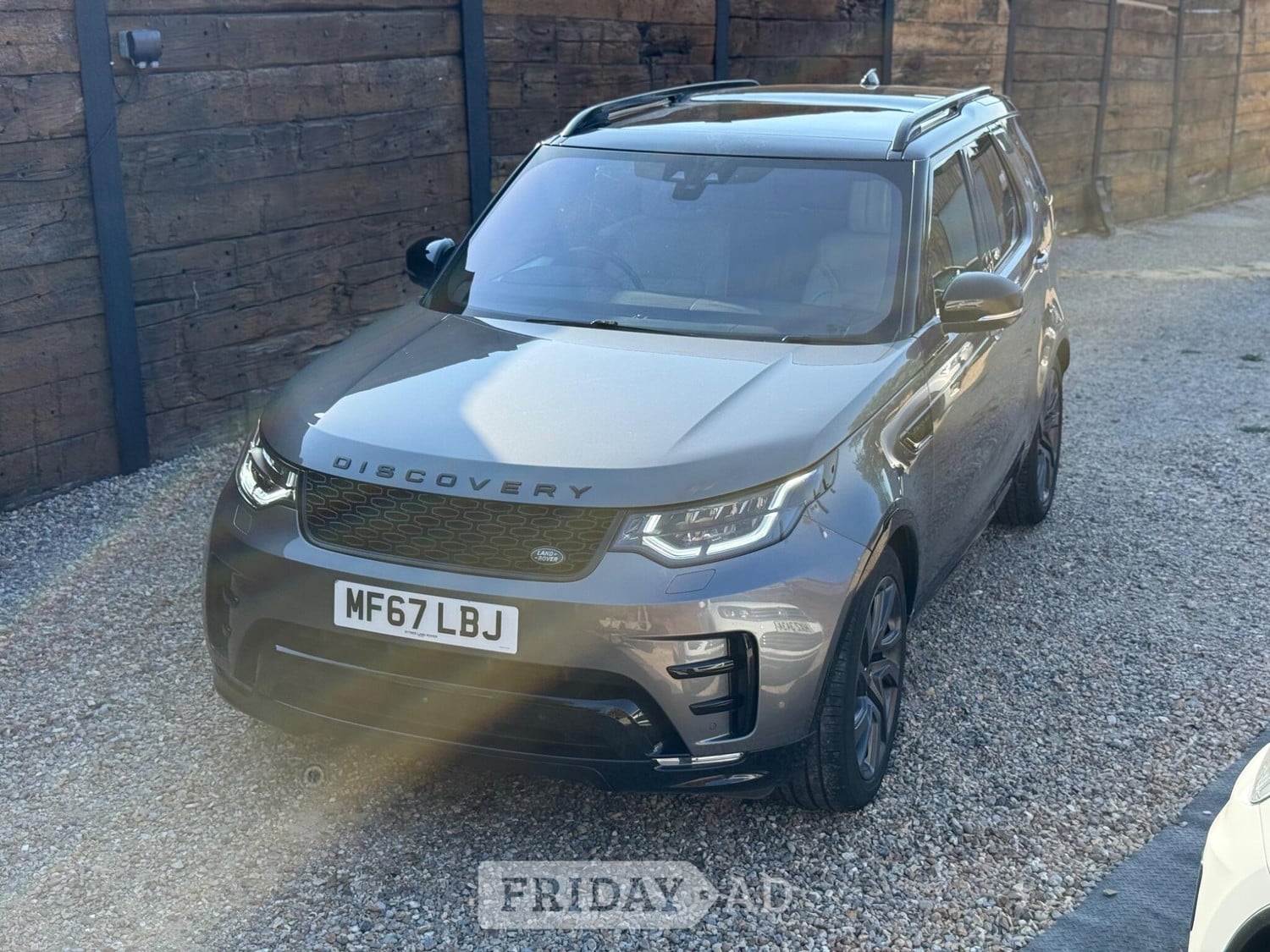 Land Rover Discovery 2017 in Upper North Dean