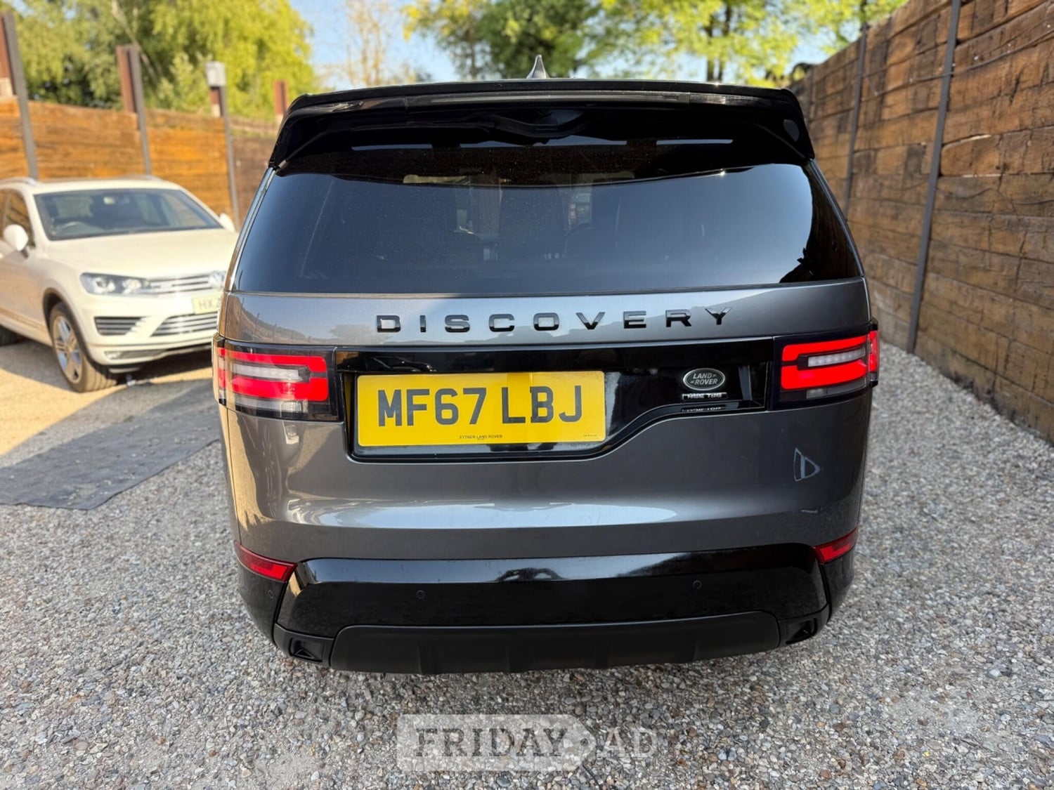 Land Rover Discovery 2017 - Cars in Upper North Dean