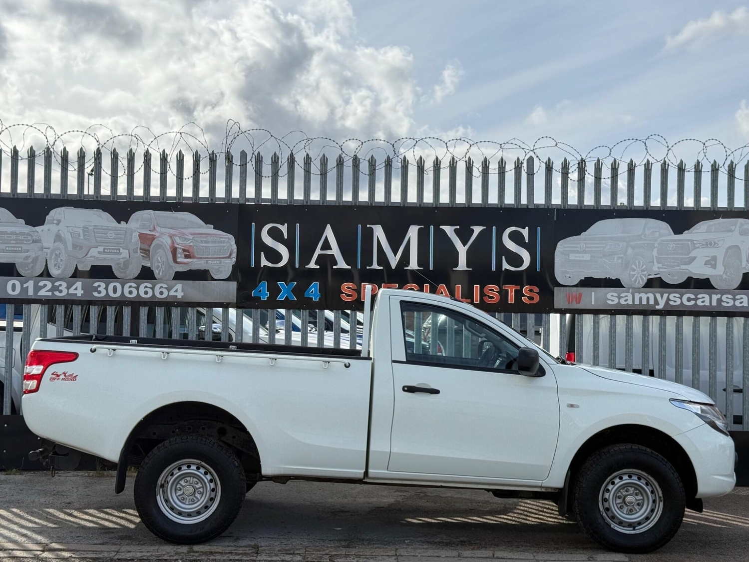 [ berth ]Mitsubishi L200