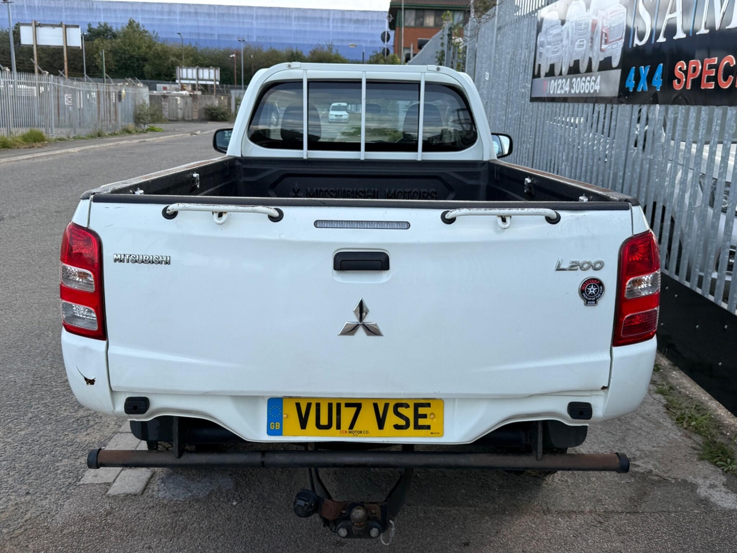 Mitsubishi L200 2017 - Vans & Commercial Vehicles