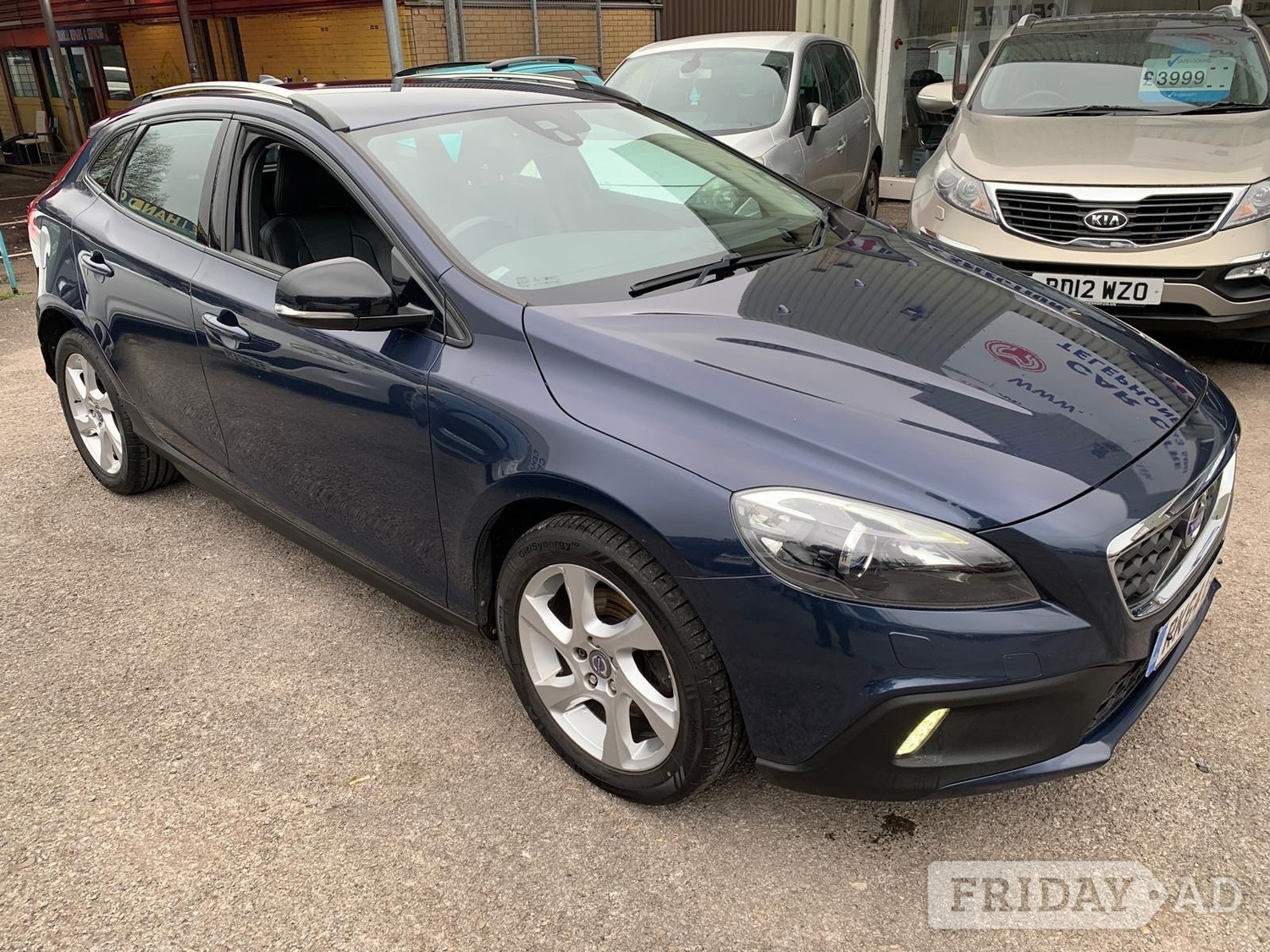 Volvo V40 Cross Country 2014 in Hengoed