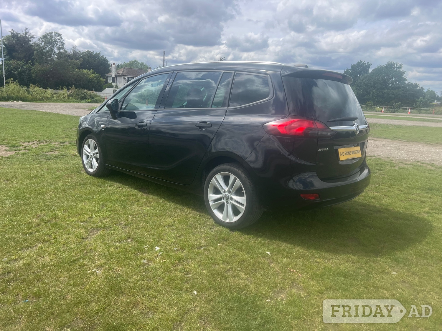 [ berth ]Vauxhall Zafira Tourer