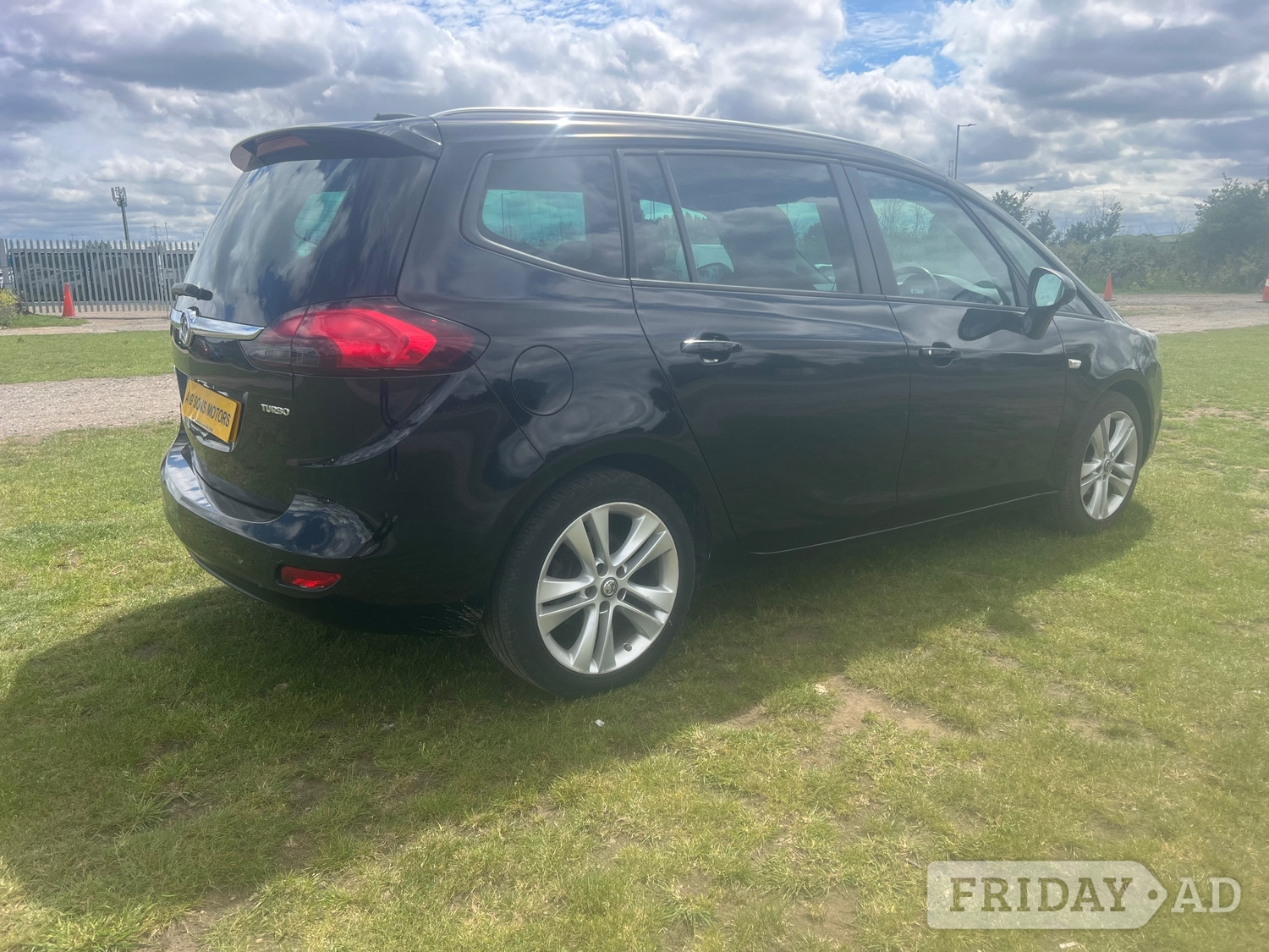 Vauxhall Zafira Tourer 2017 - Cars in Havering
