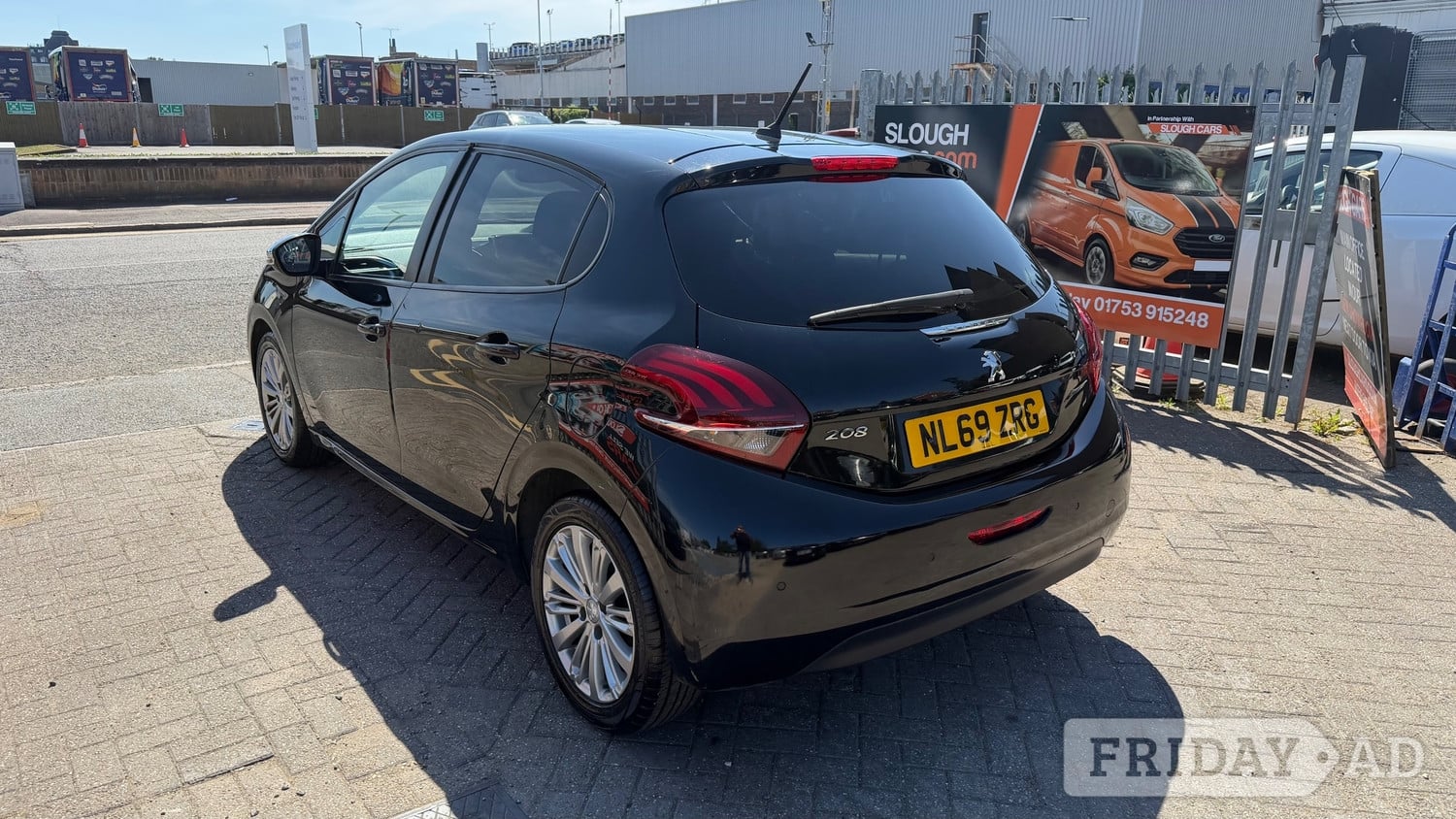 [ berth ]Peugeot 208