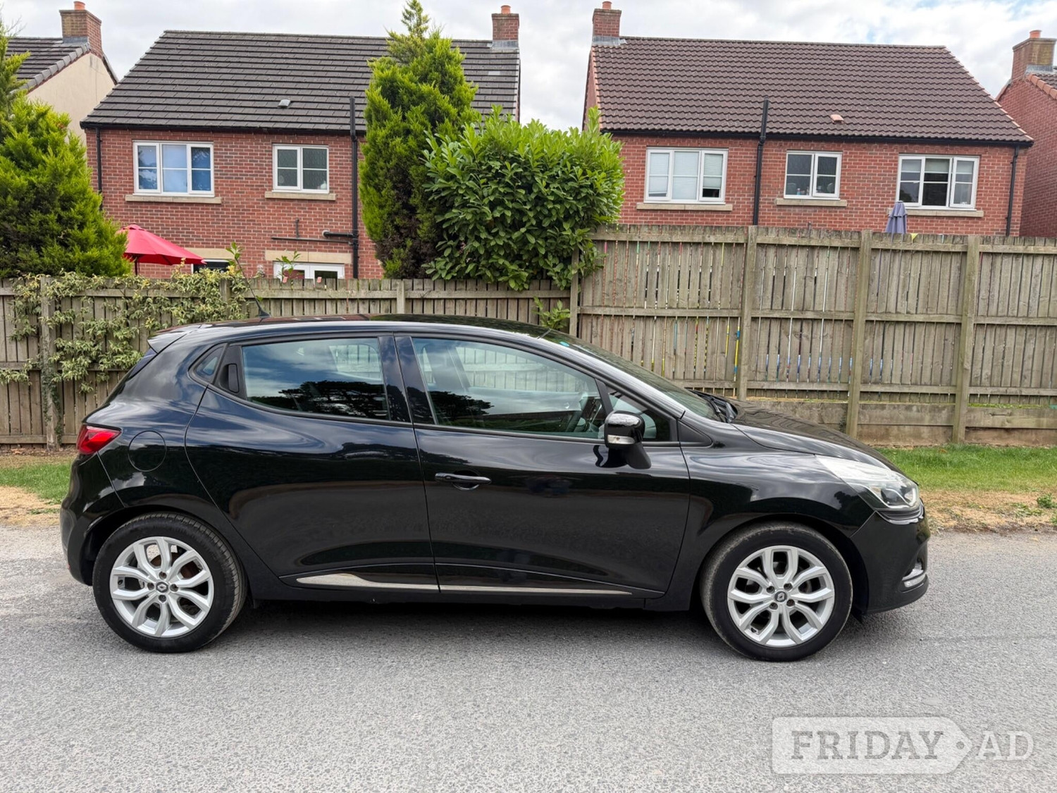 Renault Clio 2017 - Cars in York