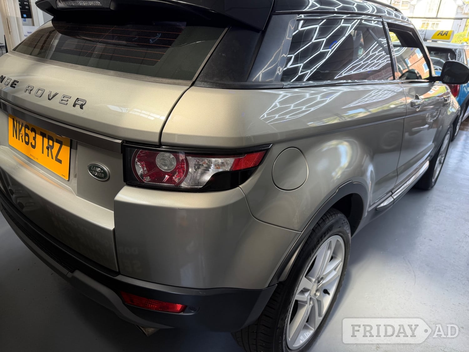 [ berth ]Land Rover Range Rover Evoque