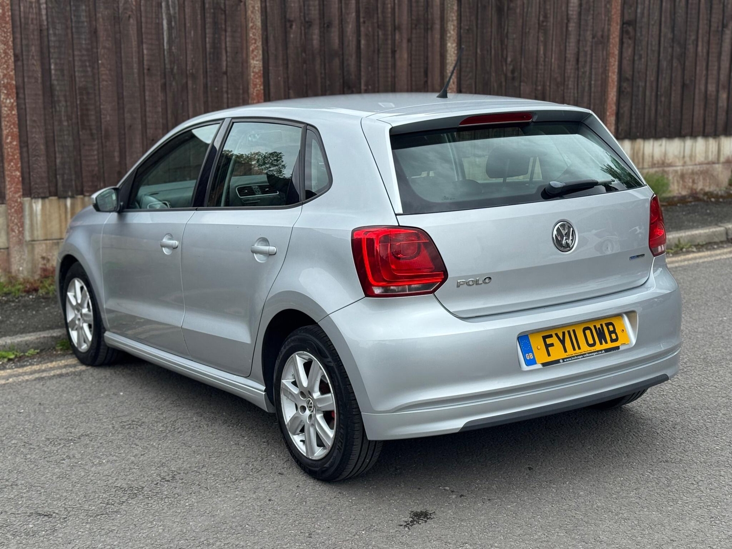 Volkswagen Polo 2011 - Cars