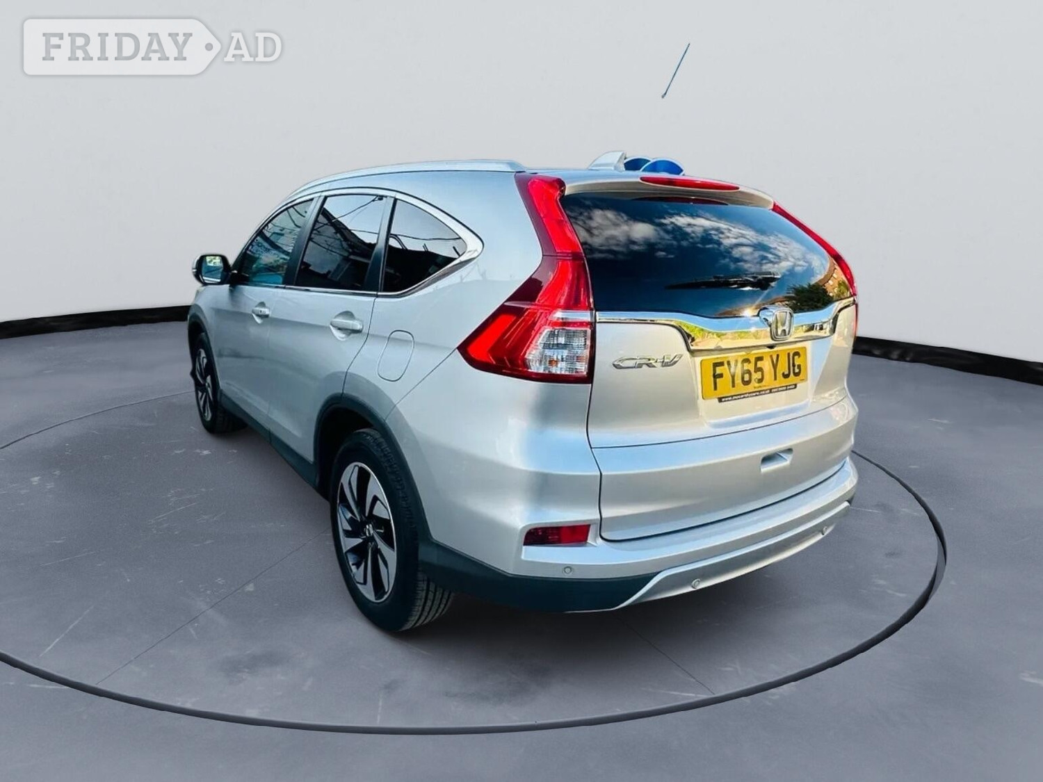 Honda CR-V 2015 - Cars in Ealing