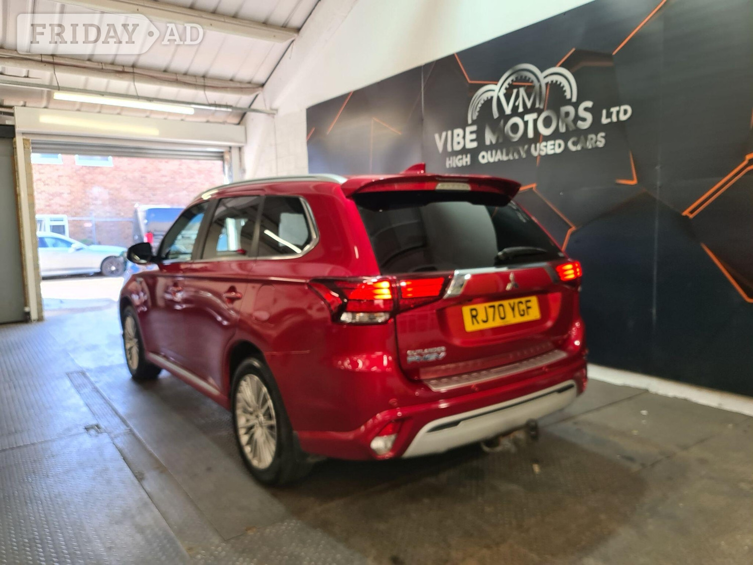 Mitsubishi Outlander 2021 - Cars