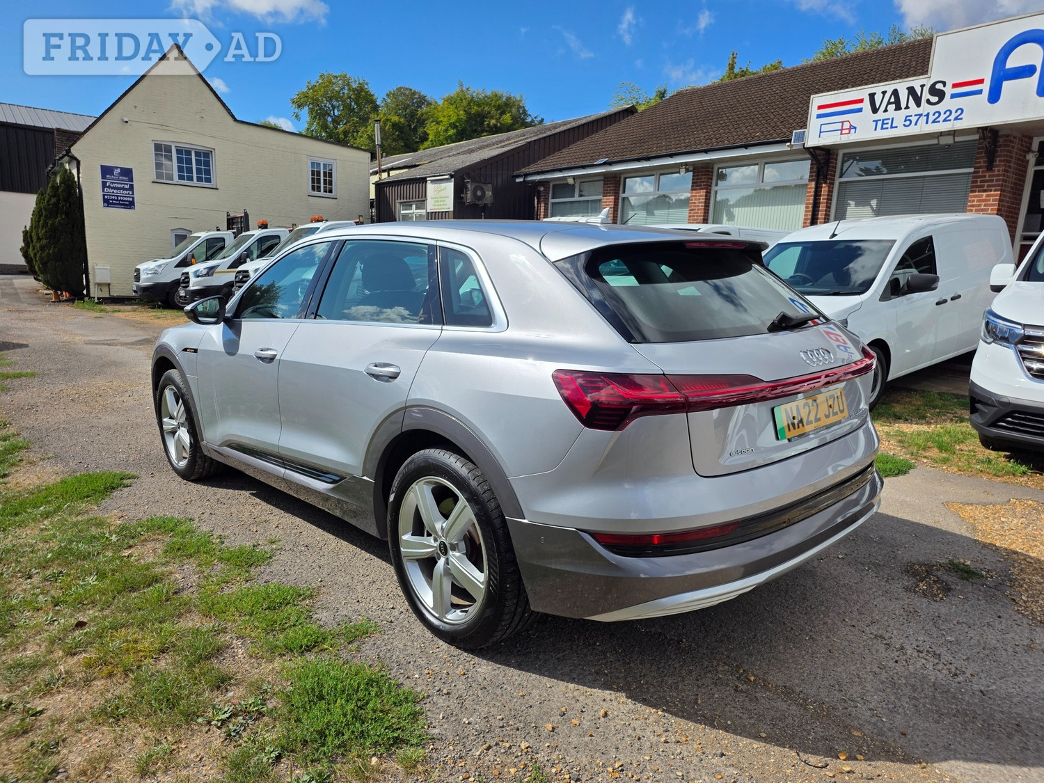 [ berth ]Audi e-tron