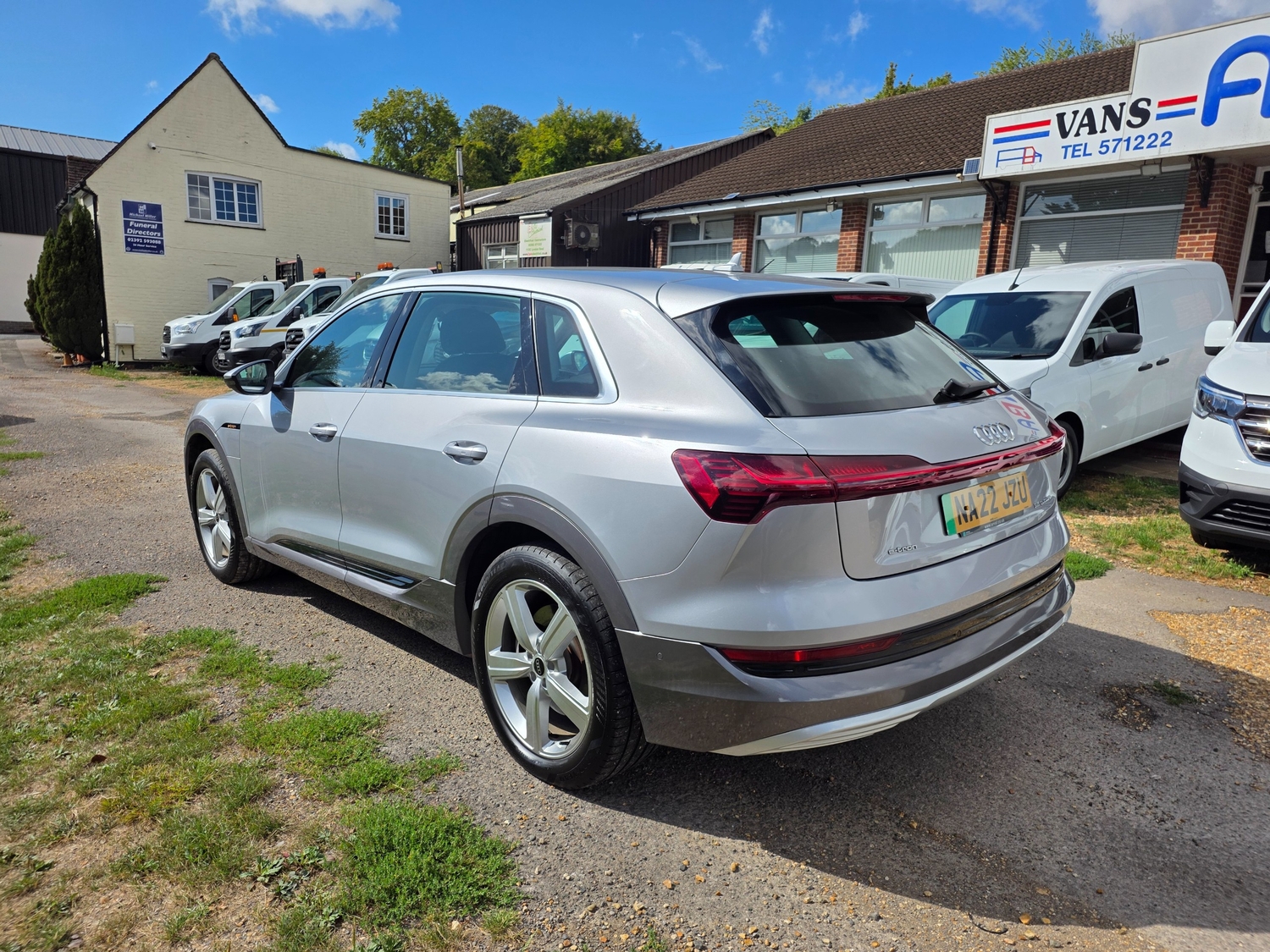 [ berth ]Audi e-tron