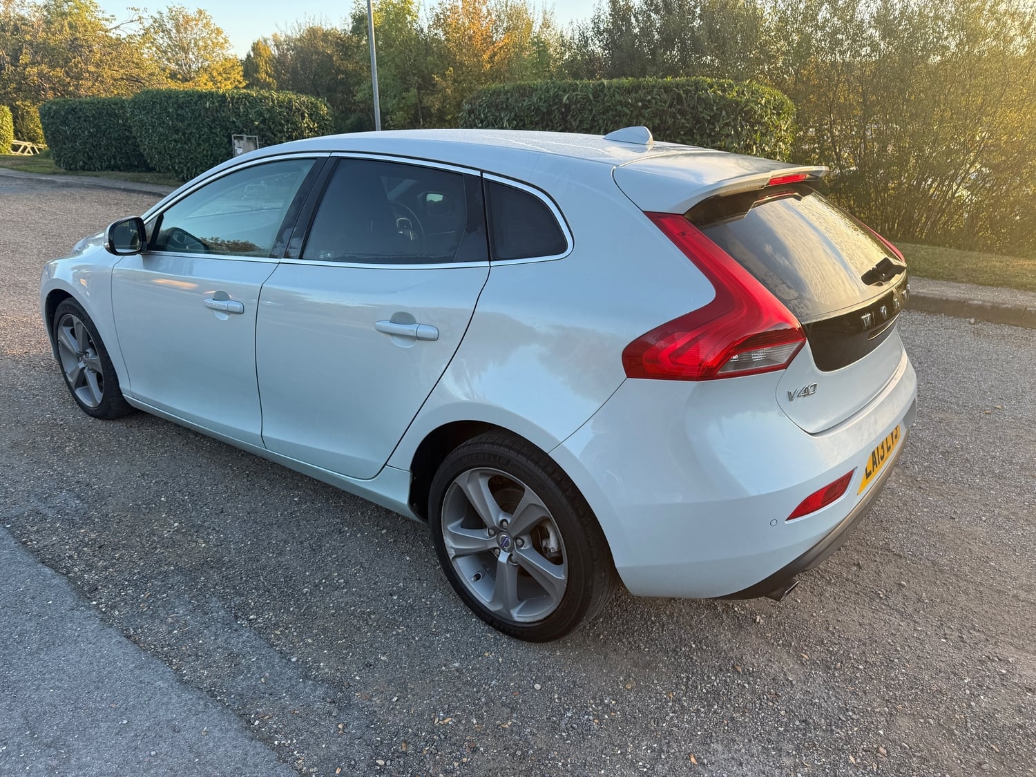 Volvo V40 2013 - Cars in Chertsey