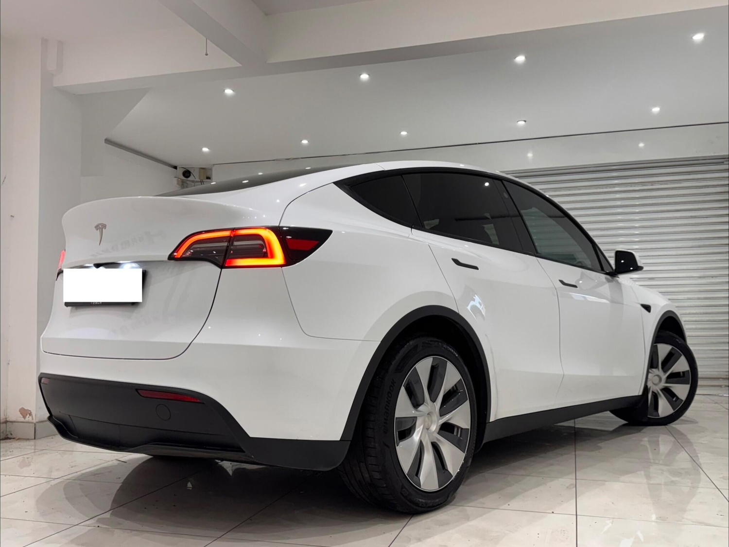 [ berth ]Tesla Model Y