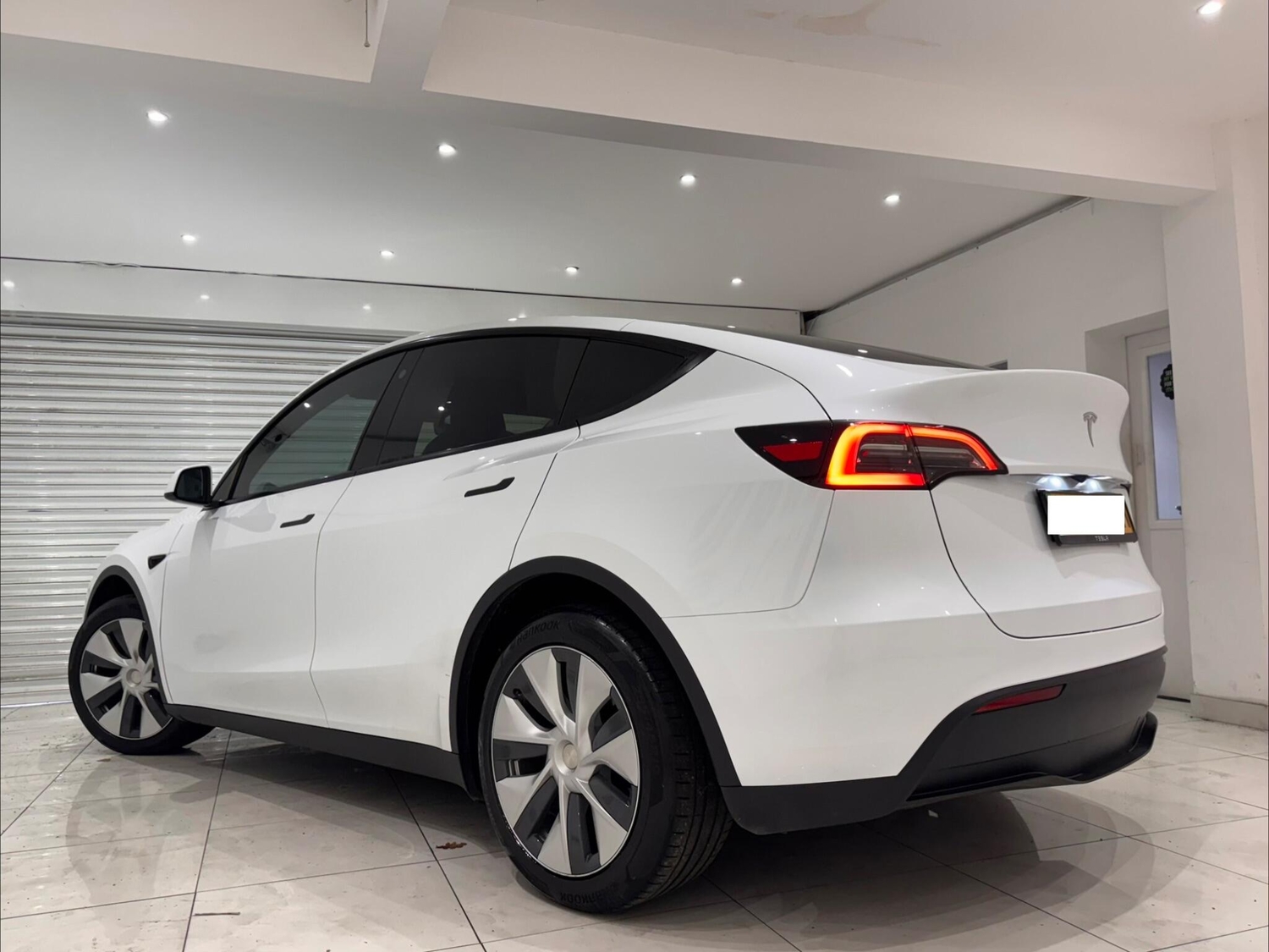 Tesla Model Y 2022 - Cars