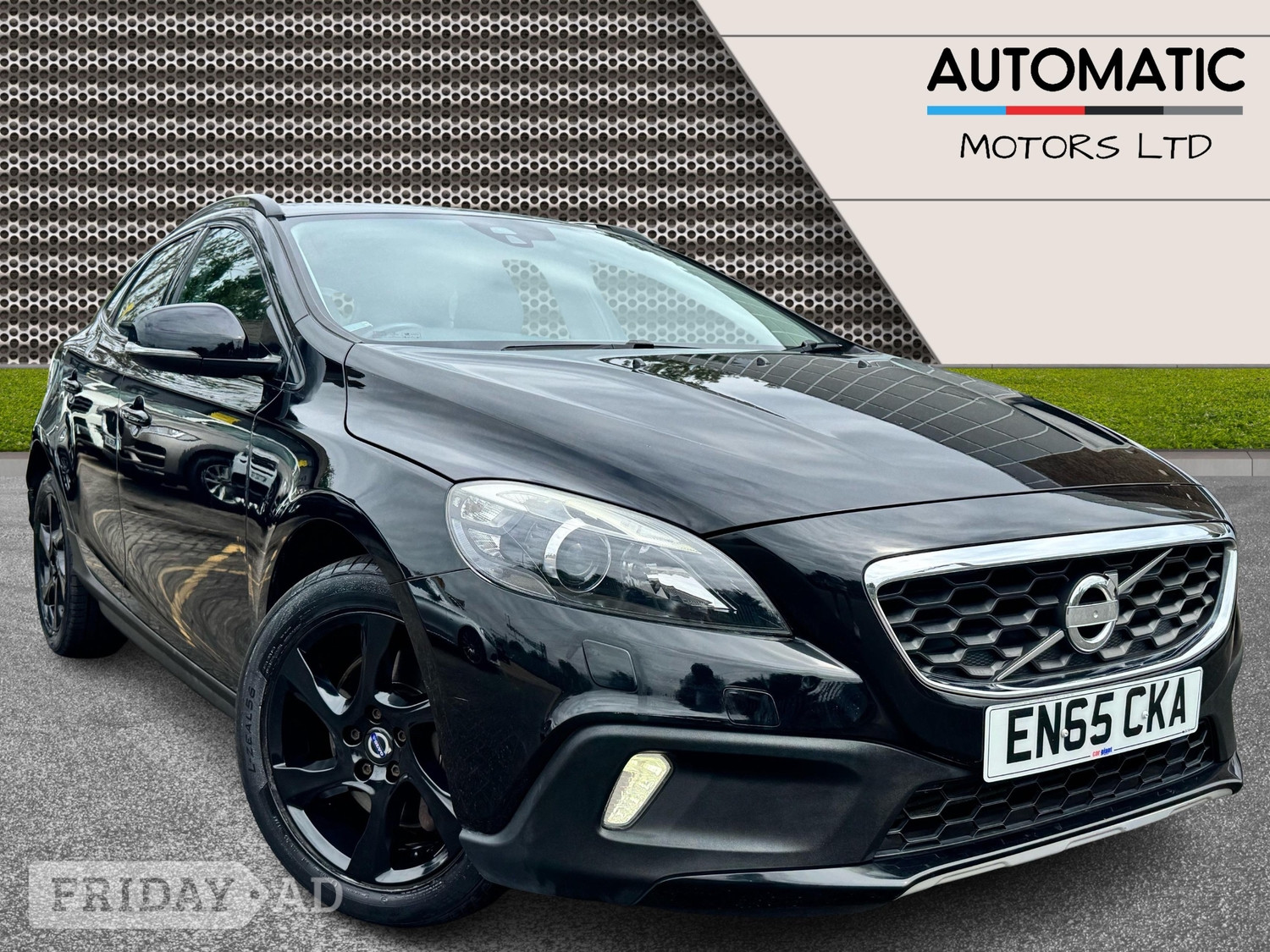 Volvo V40 Cross Country 2015 in Hillingdon