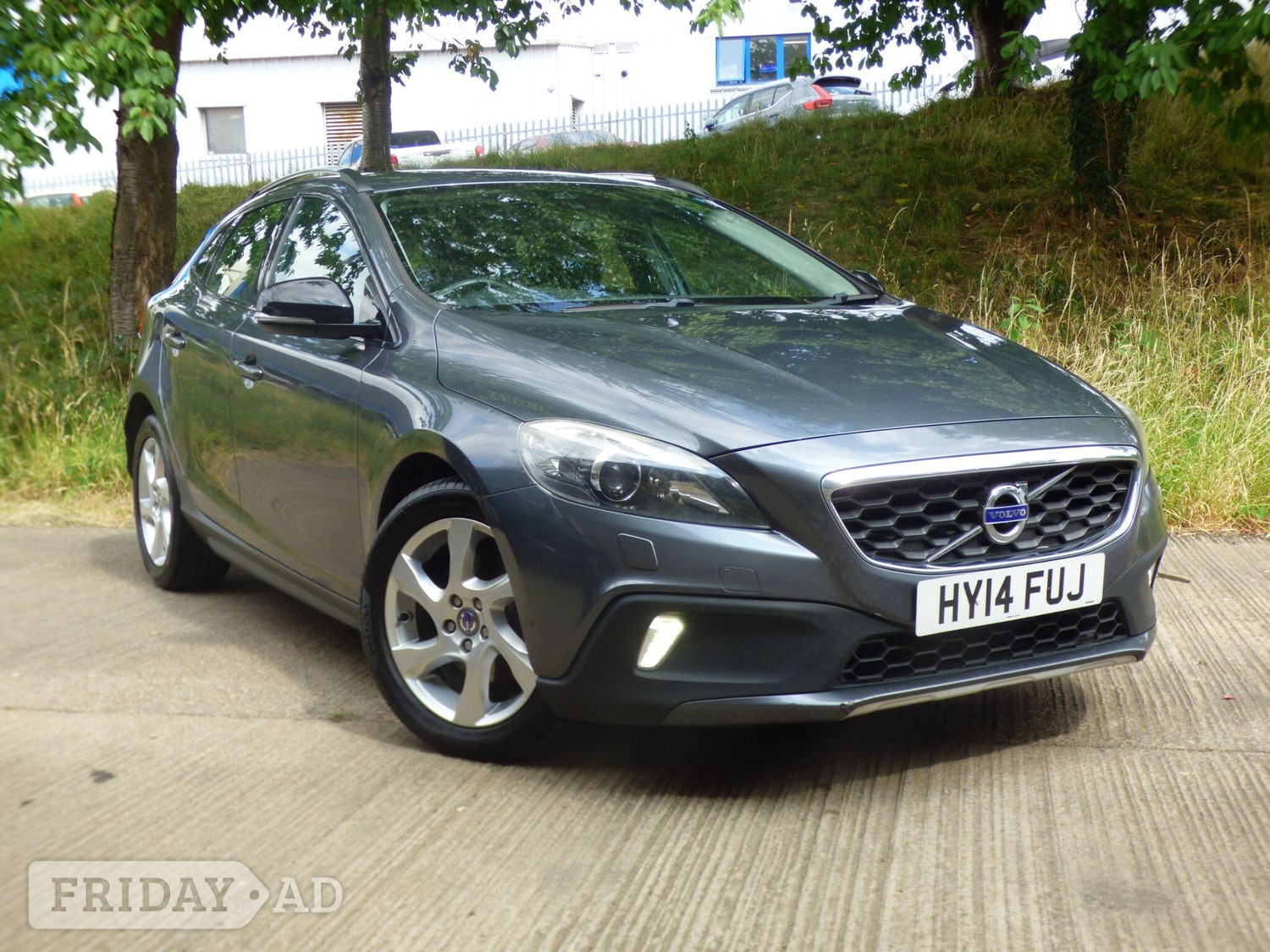 Volvo V40 Cross Country 2014 in Bradford