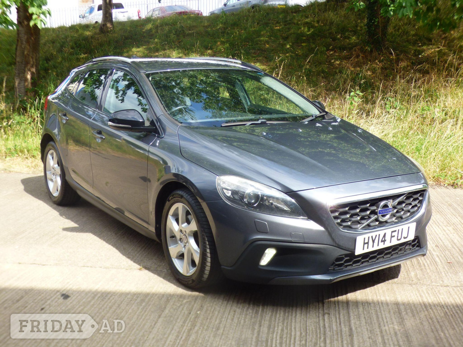 Volvo V40 Cross Country 2014 - Cars in Bradford