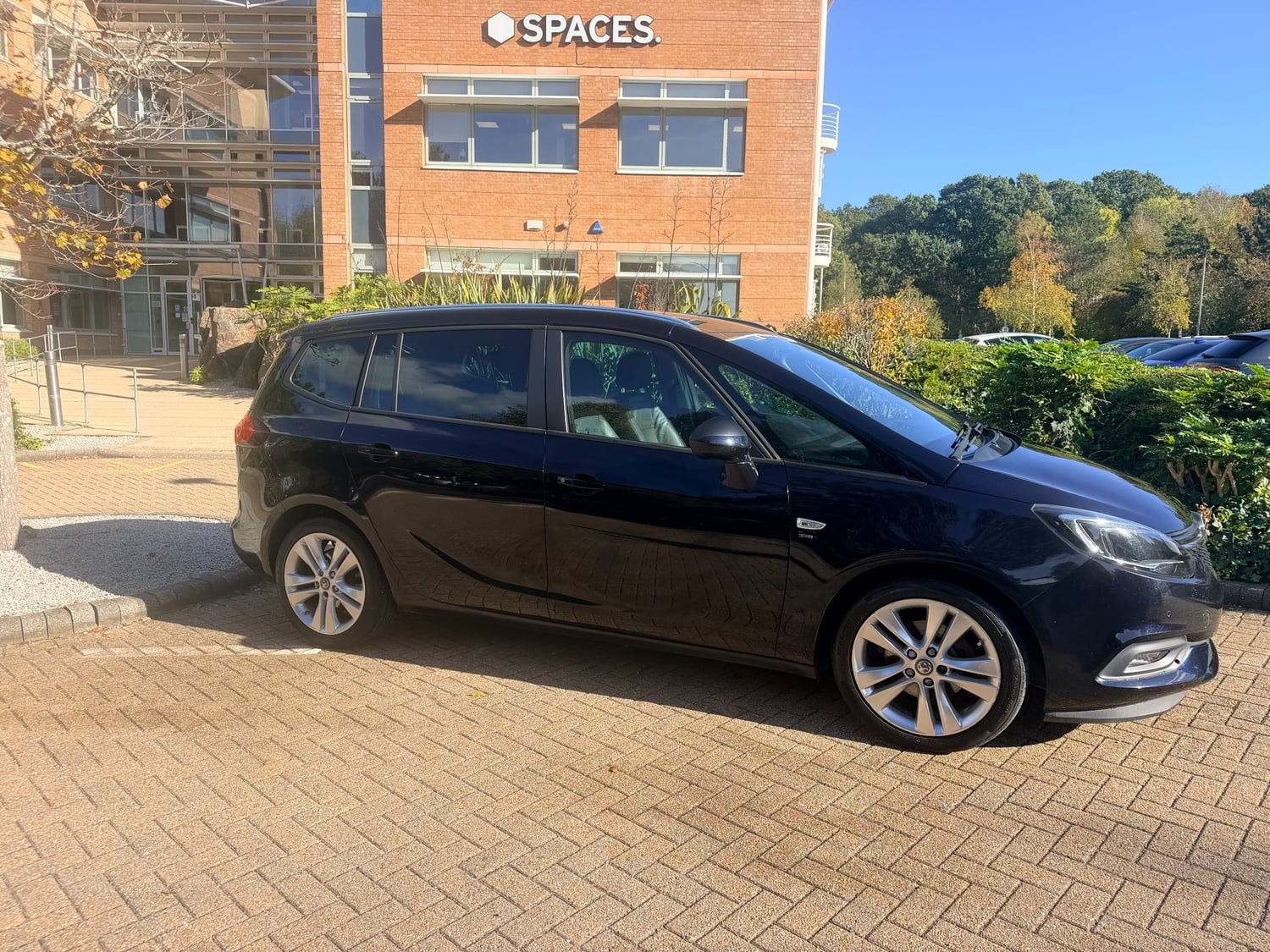 [ berth ]Vauxhall Zafira Tourer