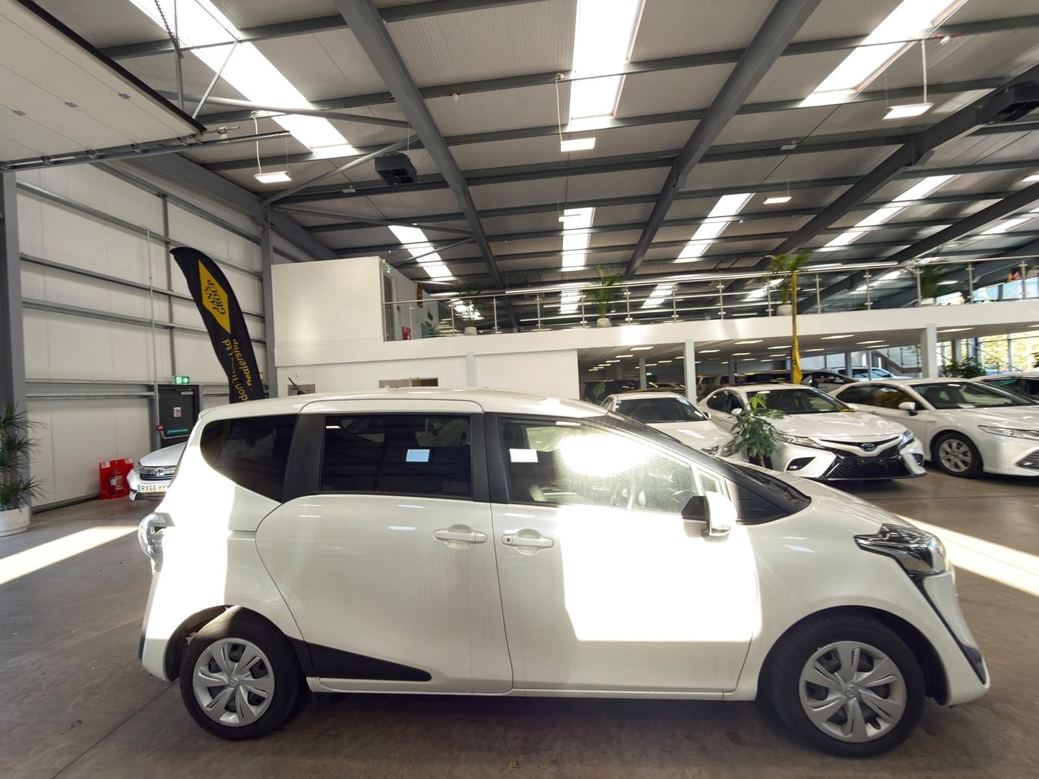 Toyota Sienta Reading