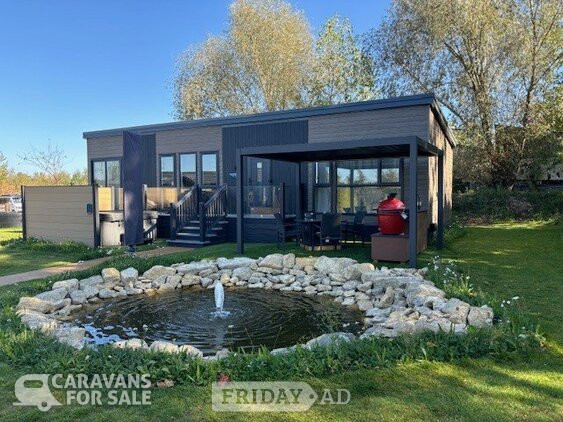 Victory , Kahlo Lodge, Yorkshire Spa Retreat, Helmsley, York, H in Nawton