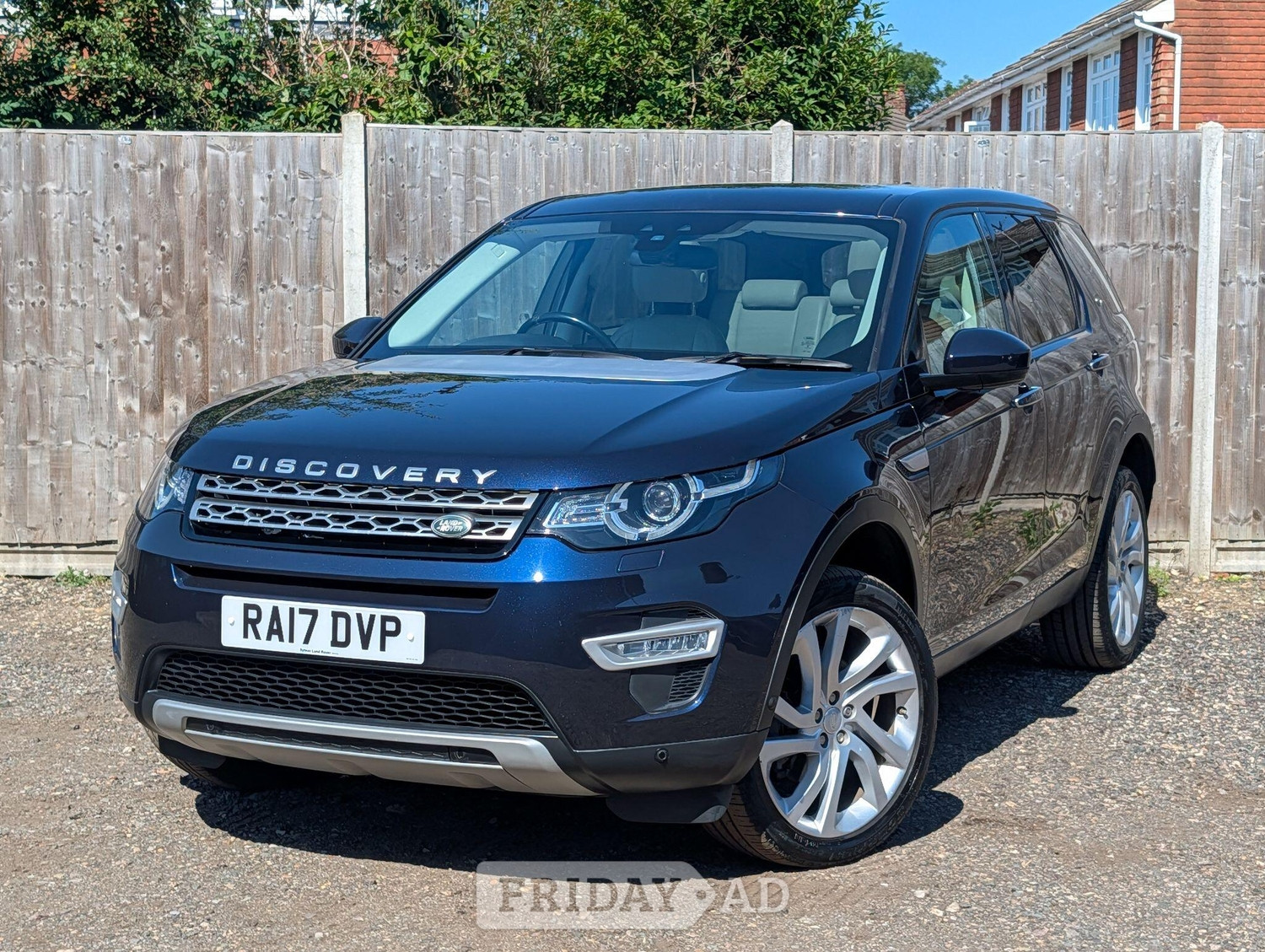 [ berth ]Land Rover Discovery Sport
