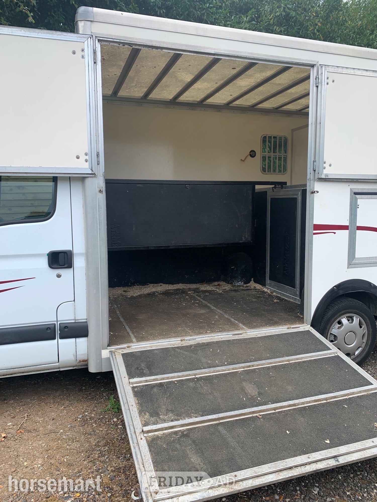 [ berth ]Horsebox 