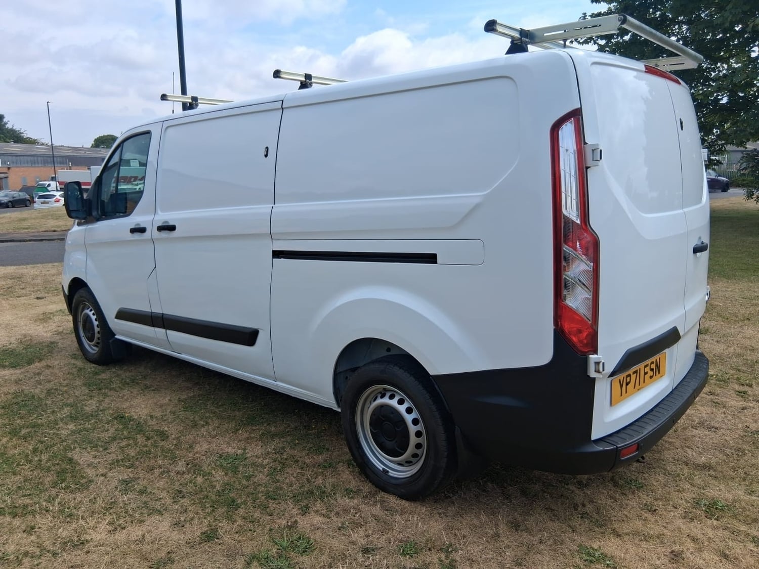 [ berth ]Ford Transit Custom