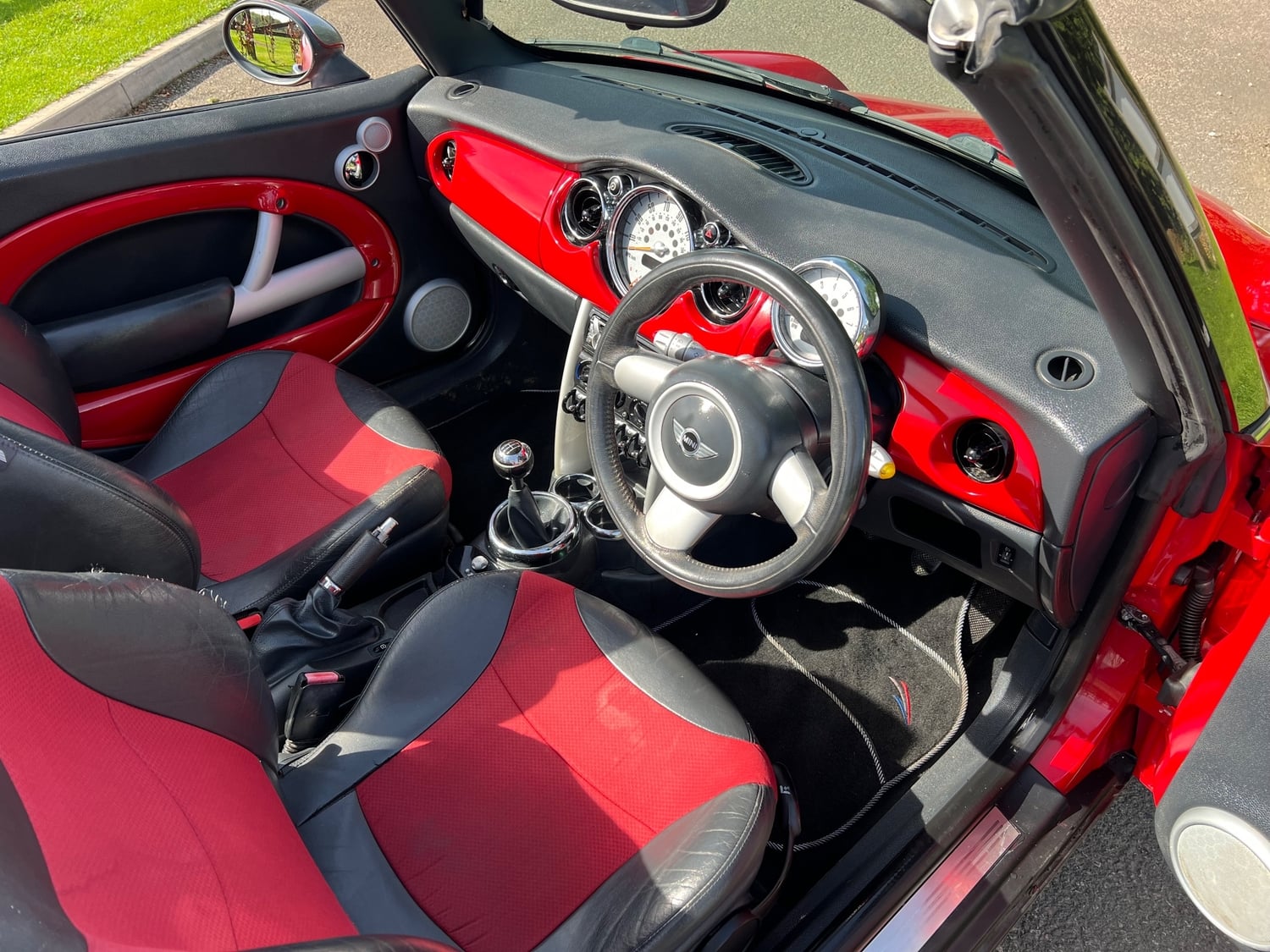 Mini Convertible 2006 - Cars in Sevenoaks