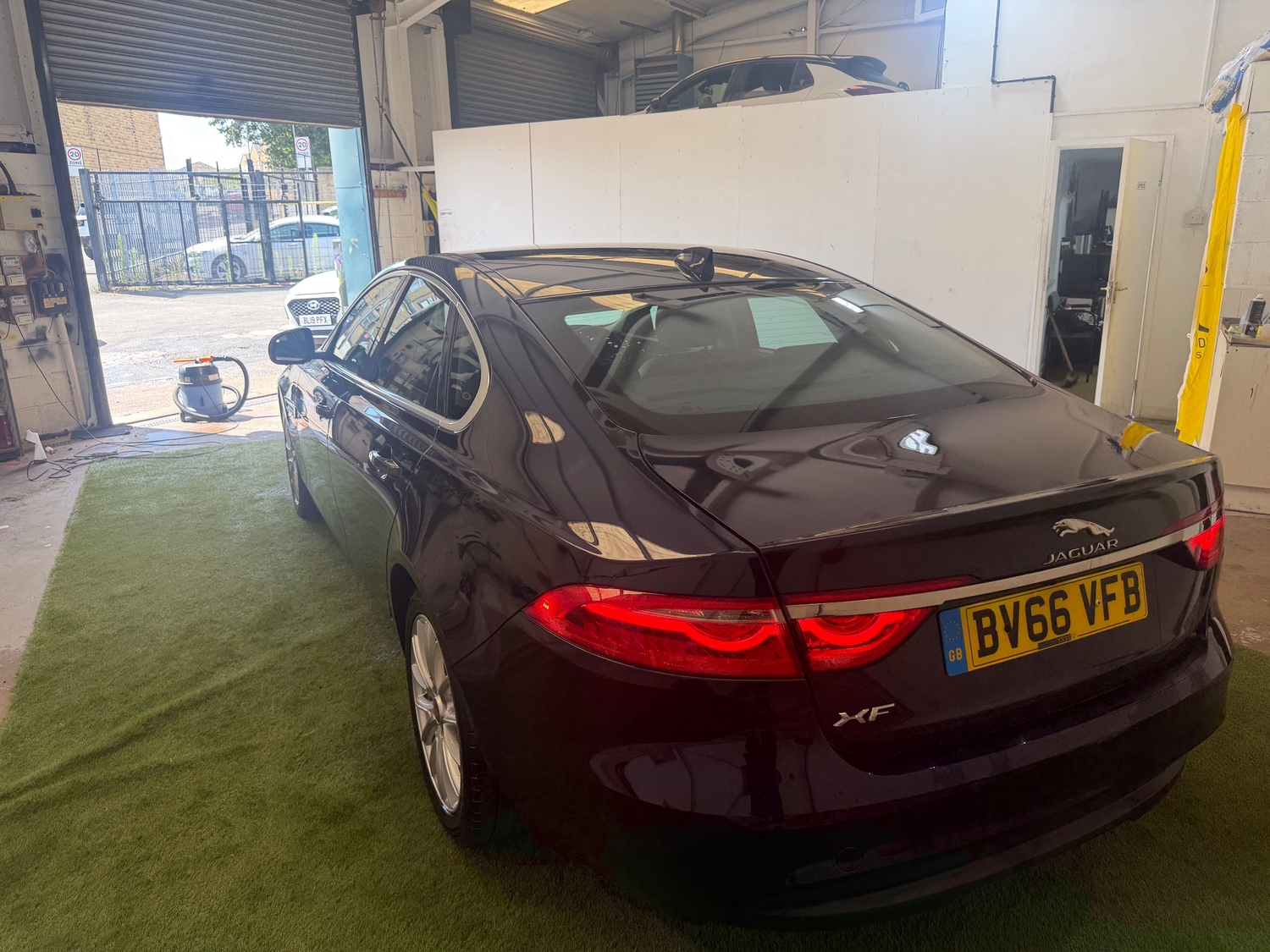 Jaguar XF 2016 - Cars