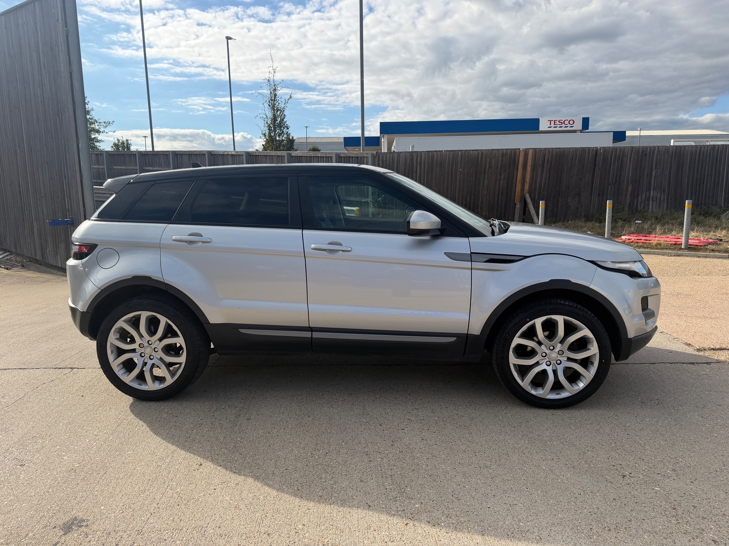[ berth ]Land Rover Range Rover Evoque