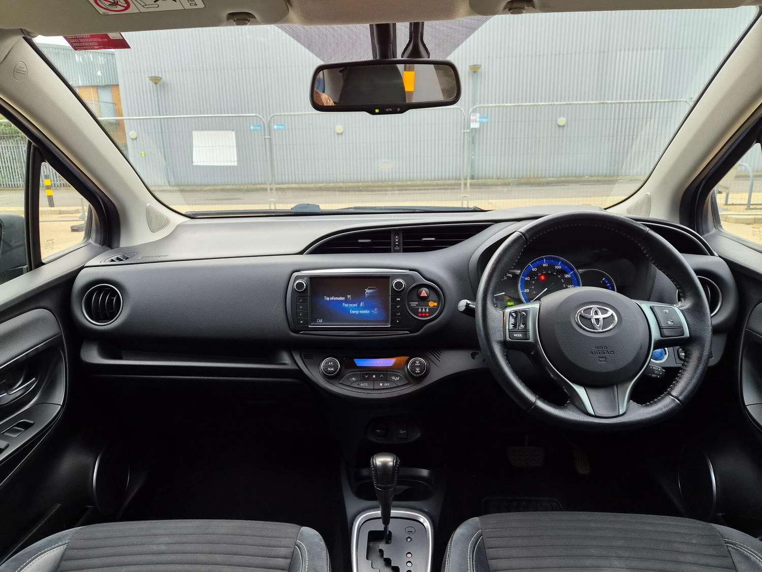 Toyota Yaris 2015 - Cars in Slough
