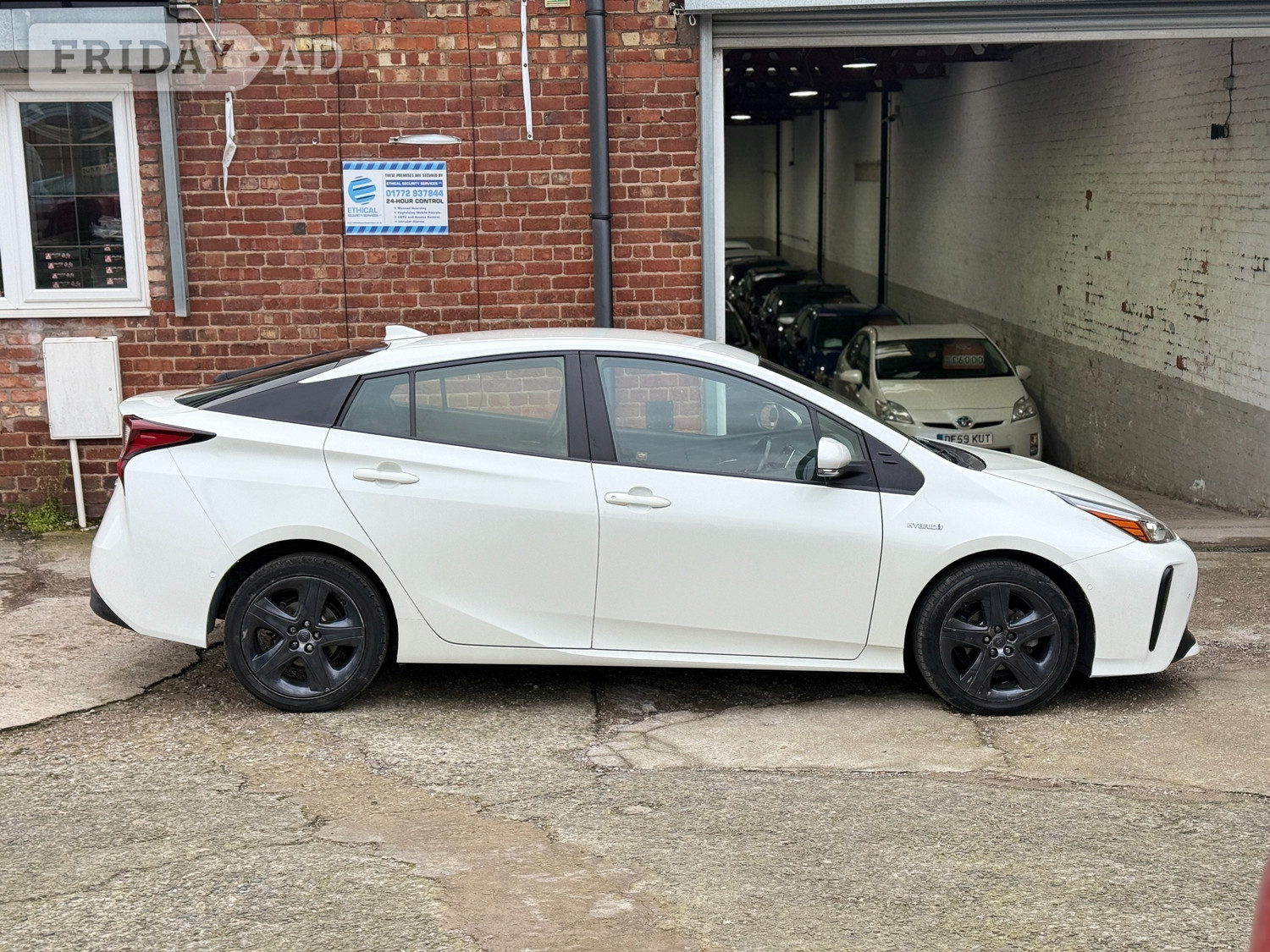 Toyota Prius 2020 - Cars