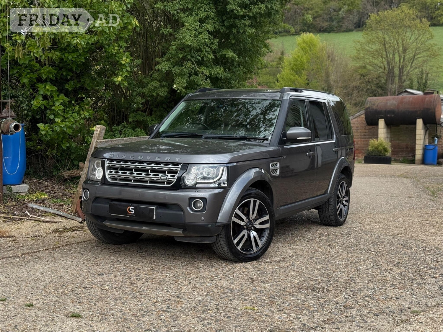 Land Rover Discovery 4 2015 - Cars in Upper North Dean