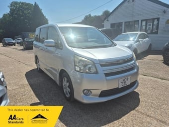 Toyota Noah 2007