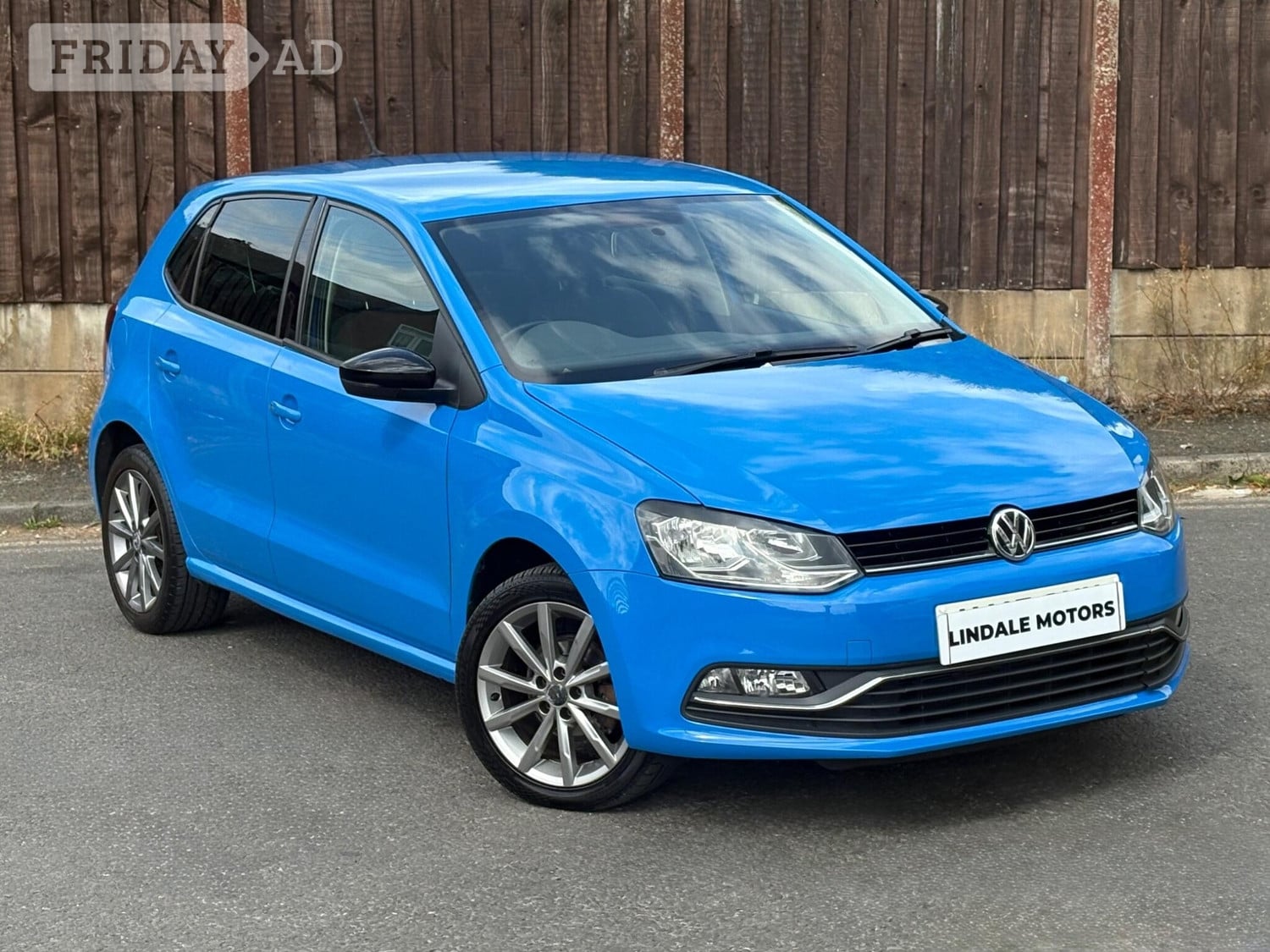 Volkswagen Polo 2015 in Oldham